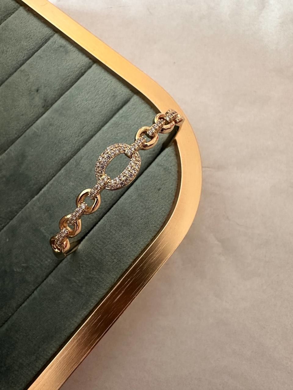 Vip Çelik 14 K Gold Renk Zirkon Taş Antialerjik Kelepçe Bileklik Genişlik 6 cm.