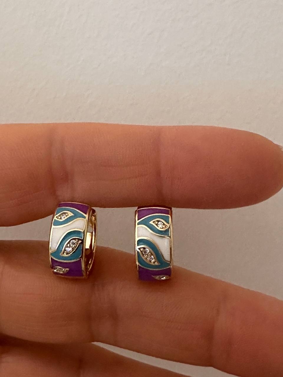 Vip Çelik Gold Renk Zirkon Taşlı Renkli Mineli Lazer Kesim Antialerjik Halka Küpe Genişlik 1,5 cm. Kalınlık 7 mm.