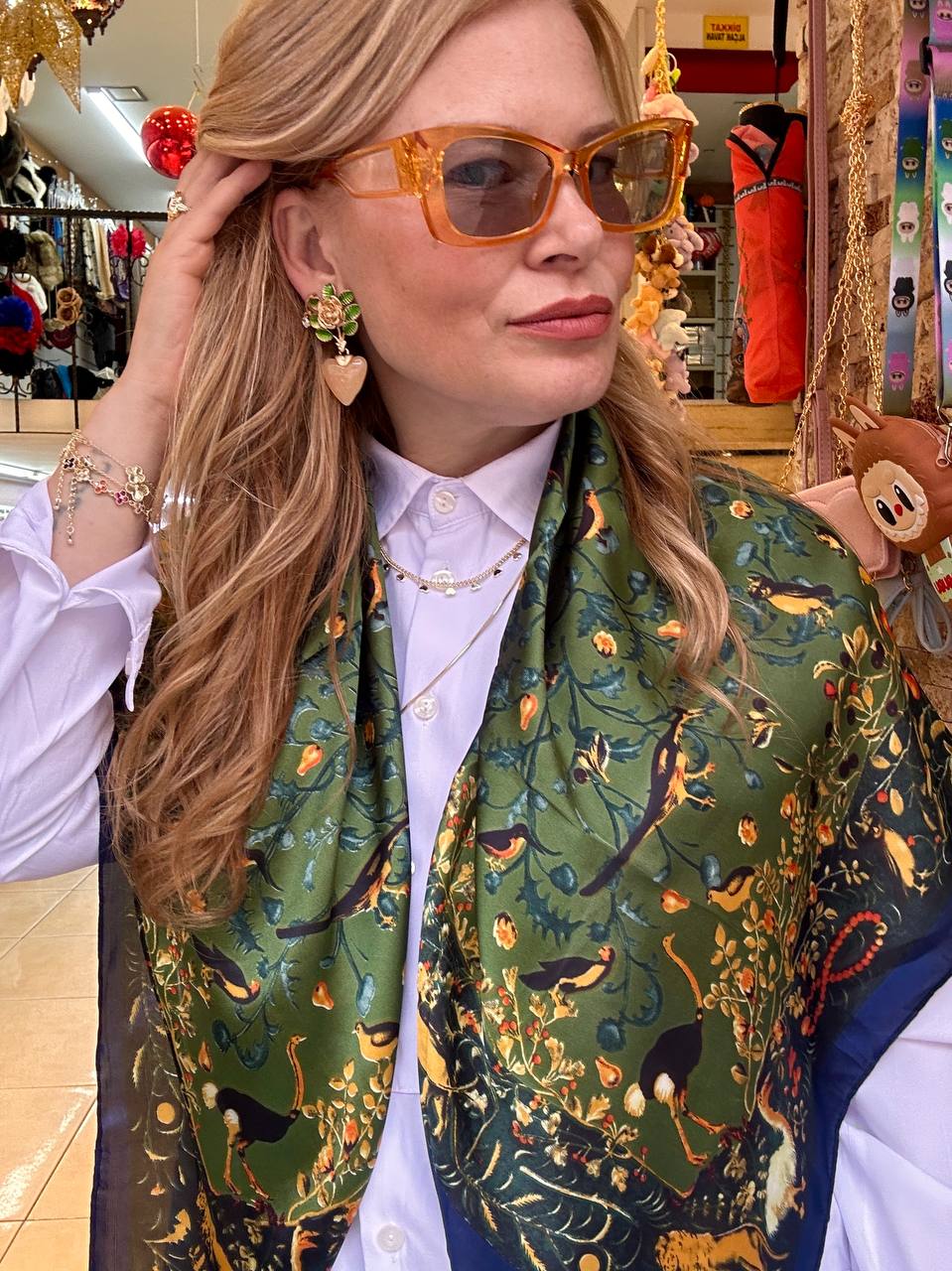 Renkli Desenli İpek Saten Kumaş Kuş Figürlü Fular 90 cm. x 90 cm.