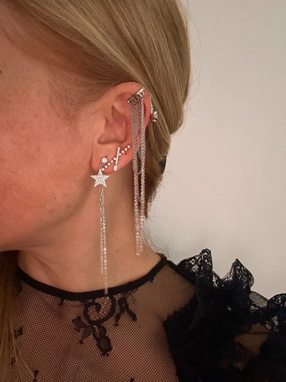 Vip Çelik Gümüş Renk Çiçek Detaylı Ear Cuff Küpe Uzunluk 11 cm. ( Bir Adet )