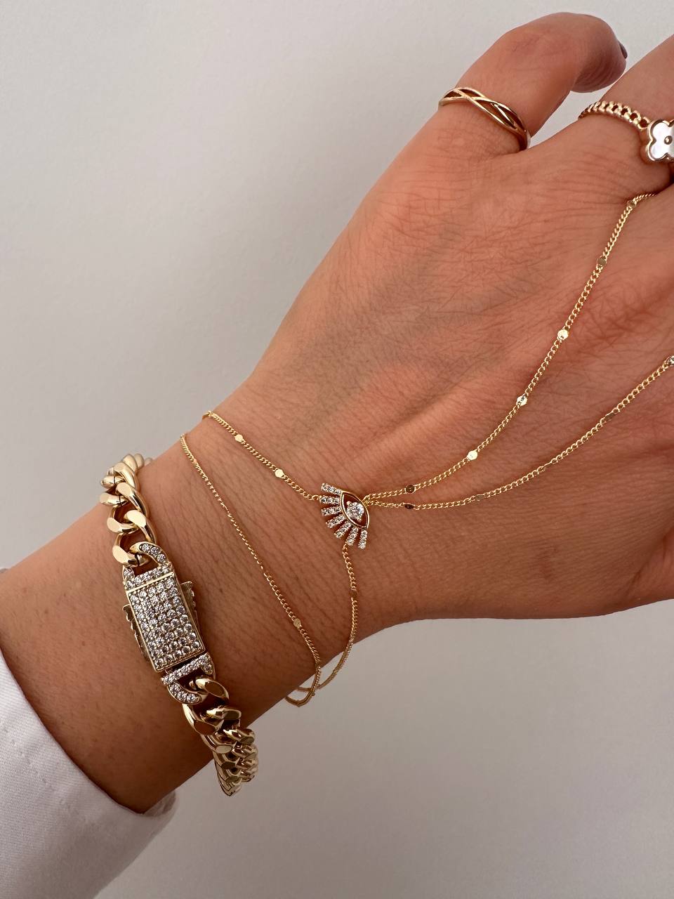 Gold Renk Zirkon Taşlı Rodyum Kaplama Göz Figürlü Şahmeran Bileklik