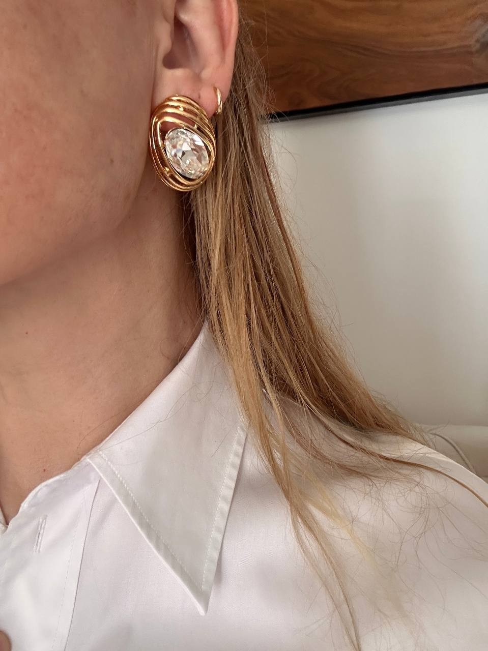 Vip Seri Gold Renk Rodyum Kaplama Zirkon Taşlı Tasarım Küpe Genişlik 2,5 cm. Uzunluk 3,5 cm.