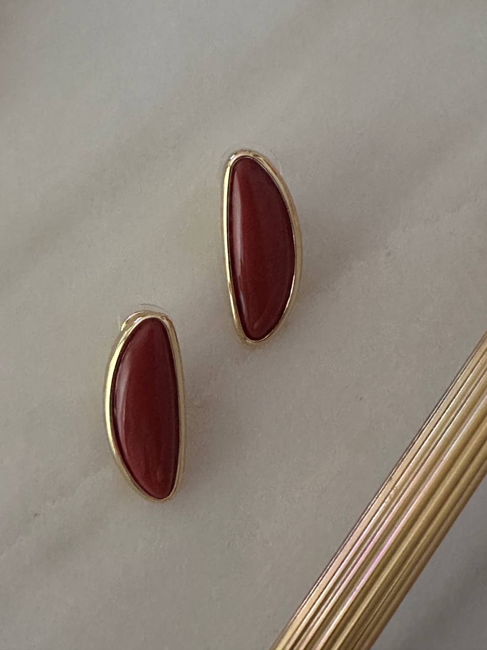 Vip Çelik Gold Renk Bordo Taşlı Lazer Kesim Premium Seri Antialerjik Küpe Uzunluk 3,5 cm.