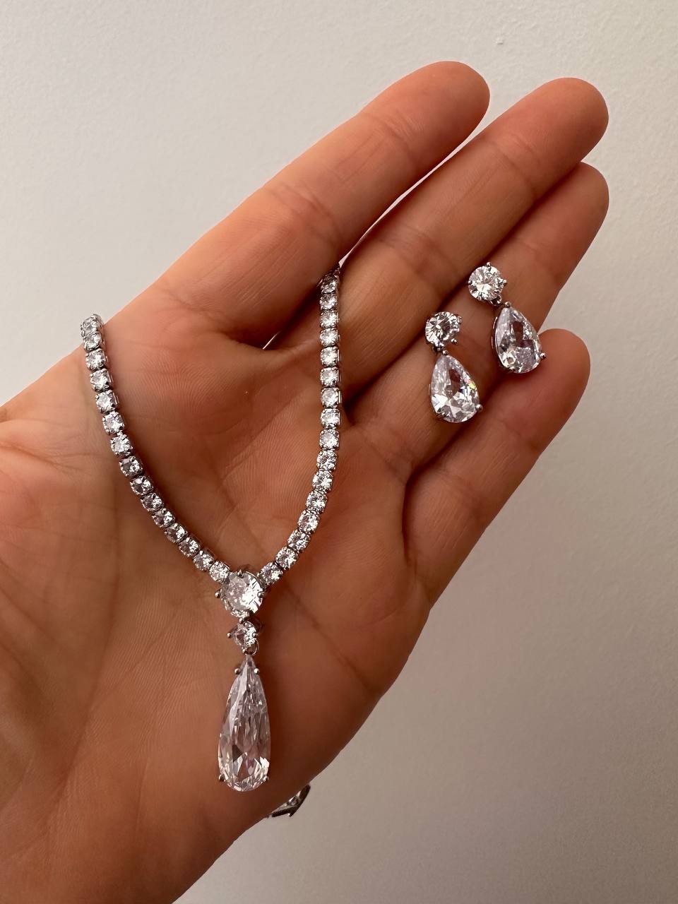 Vip Çelik Gümüş Renk Zirkon Taşlı Damla Taş Sallantılı Premium Seri Su Yolu Set Takım Uzunluk 45 cm.