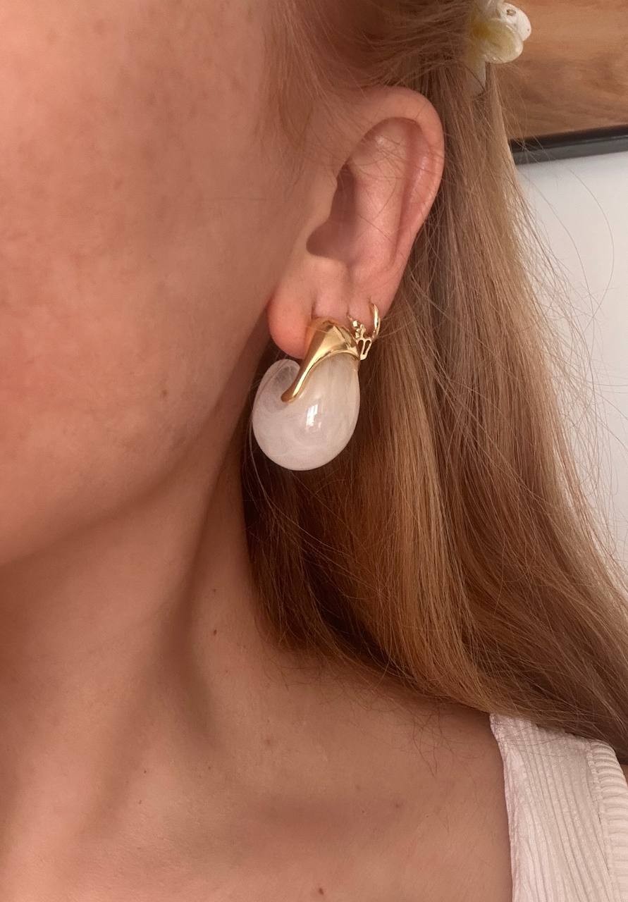 Vip Seri Gold Renk 925 K Gümüş Kaplama Krem Rengi Oval Akrilik Küpe Genişlik 1,5 cm. Uzunluk 3 cm.