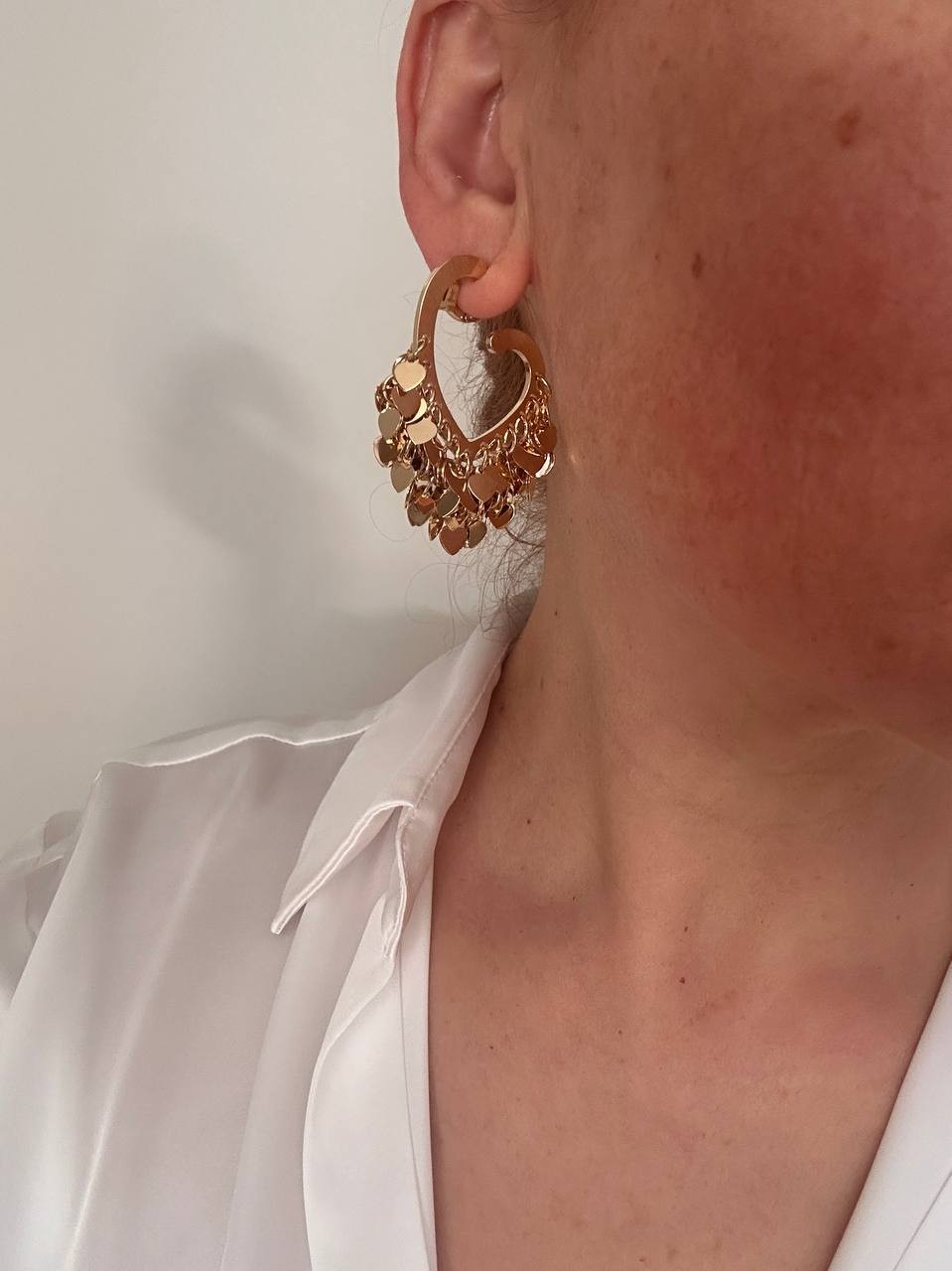 Vip Çelik Gold Renk Kalp Figürlü Saçaklı Küpe Genişlik 3 cm. Uzunluk 5 cm.