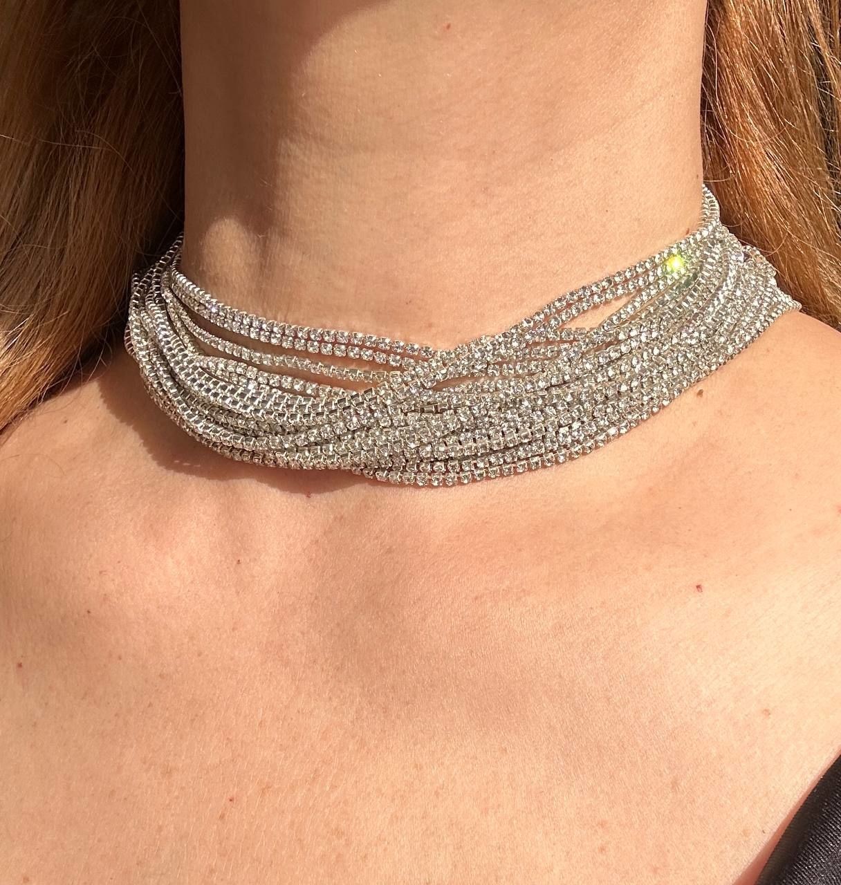 Gümüş Renk Rodyum Kaplama Zirkon Taşlı Kalın Choker Kolye Uzunluk Min. 30 cm. Max. 44 cm. Kalınlık 4 cm.