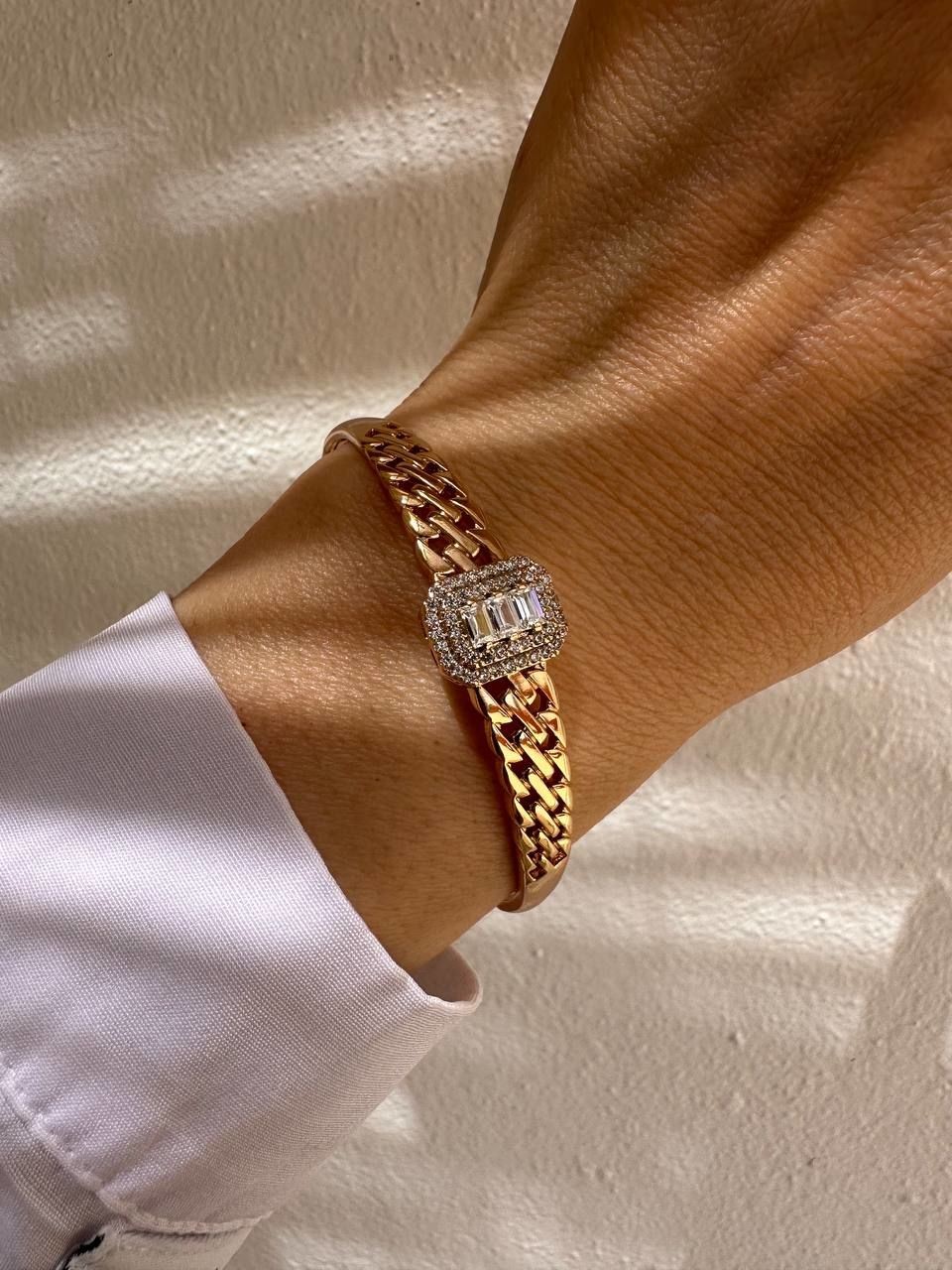 Vip Çelik Gold Renk Zirkon Baget Taş Premium Seri Antialerjik Kelepçe Bileklik Genişlik 6 cm.