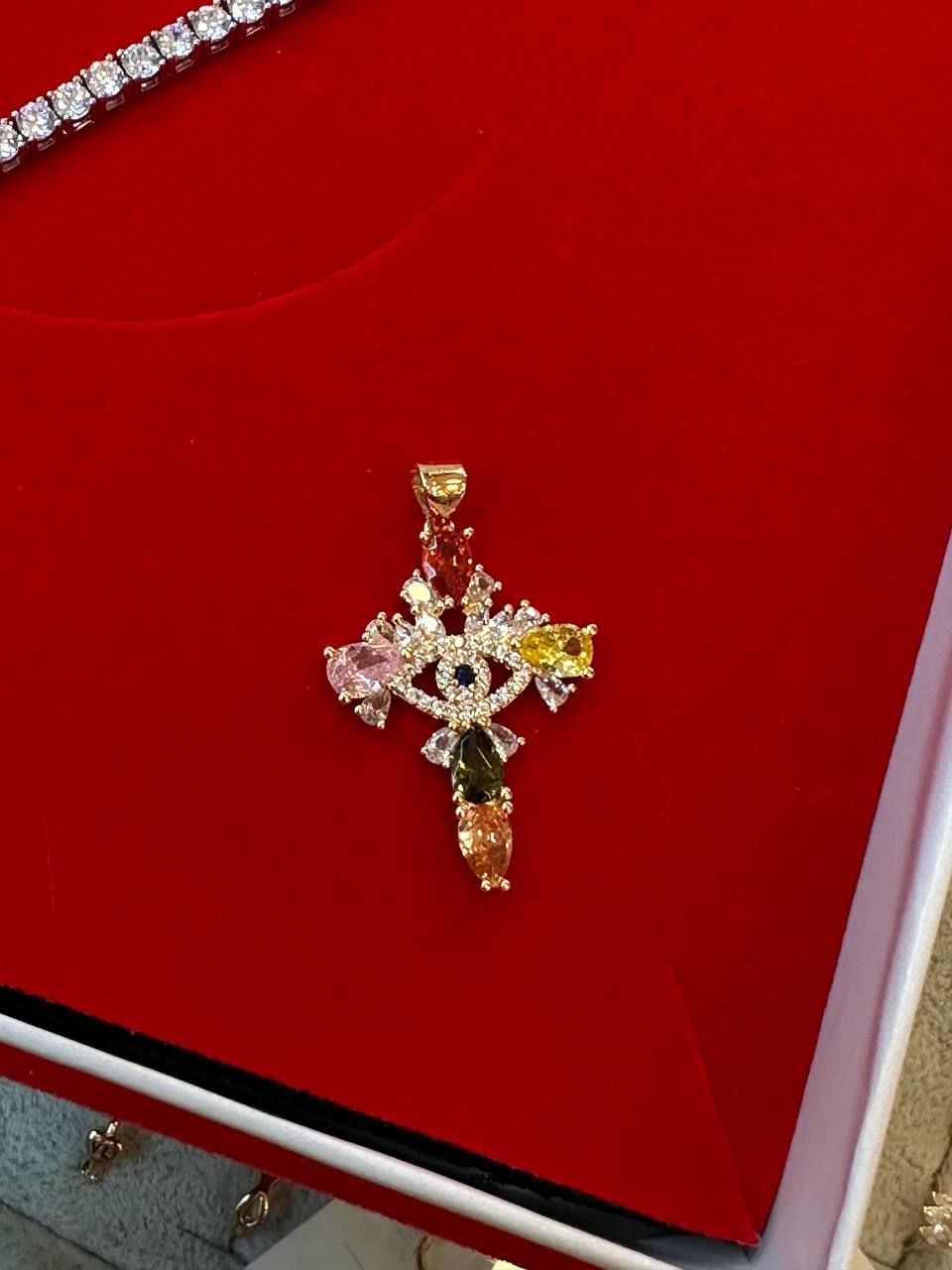 Vip Çelik Gold Renk Zirkon Renkli Taşlı Kolye Ucu Genişlik 2 cm. Uzunluk 3,5 cm.