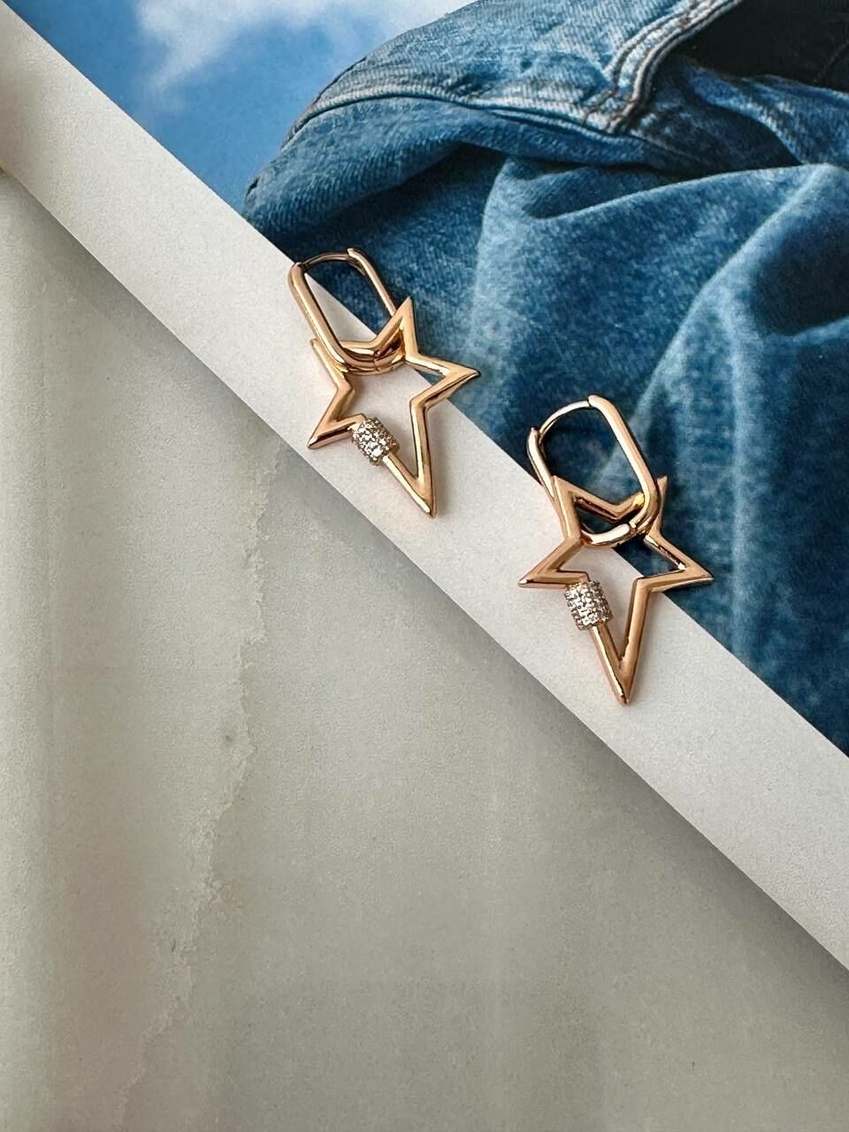 Vip Çelik Gold Renk Zirkon Taş Antialerjik Yıldız Sallantılı Oval Halka Küpe Genişlik 1 cm. Uzunluk 3 cm.