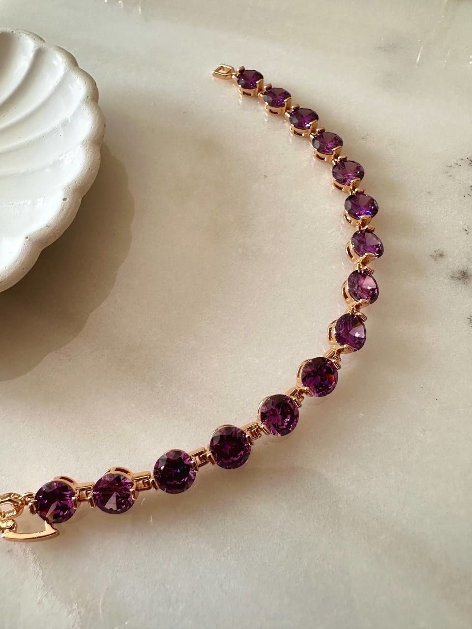 Vip Çelik Gold Renk Zirkon Mor Taşlı Antialerjik Bileklik Uzunluk 18,5 cm. Taş Genişlik 7 mm.