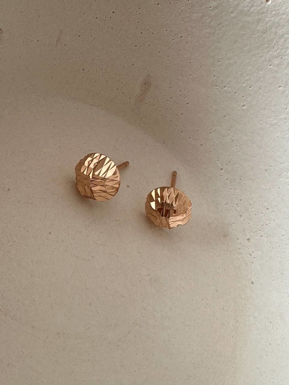 Vip Çelik Gold Renk Antialerjik Lazer Kesim Top Küpe Genişlik 8 mm.