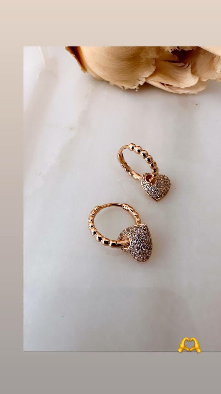 Vip Çelik Gold Renk Zirkon Taş Kalp Sallantılı Antialerjik Lazer Kesim Topçuk Halka Küpe Genişlik 1,5 cm. Uzunluk 2 cm.
