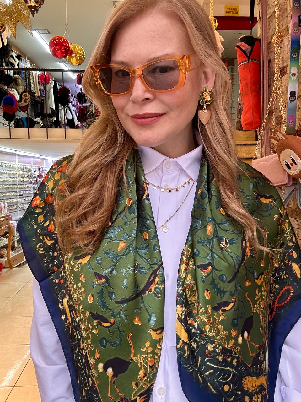 Renkli Desenli İpek Saten Kumaş Kuş Figürlü Fular 90 cm. x 90 cm.