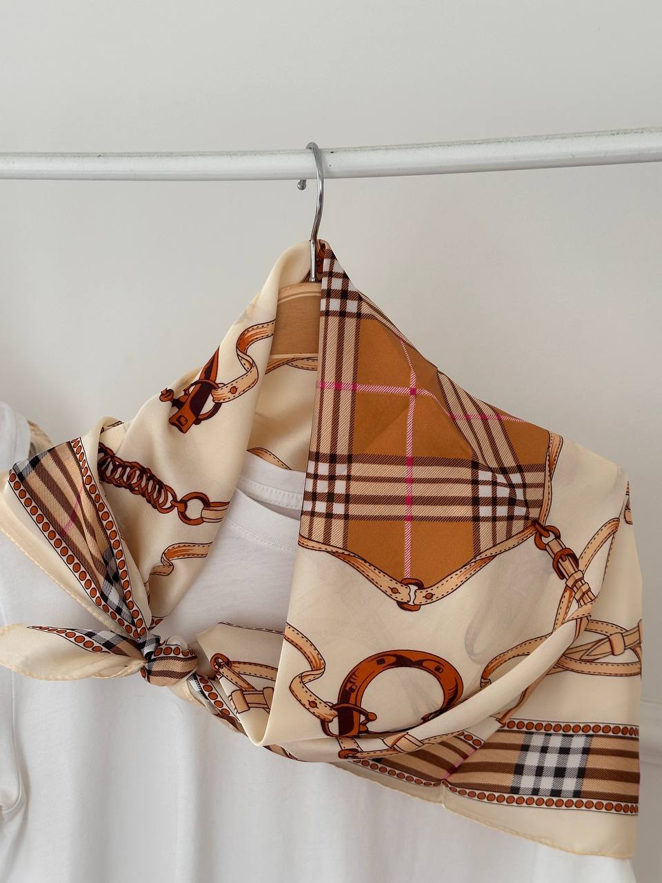 İpek Saten Kumaş Renkli Desenli Fular 70 x 70