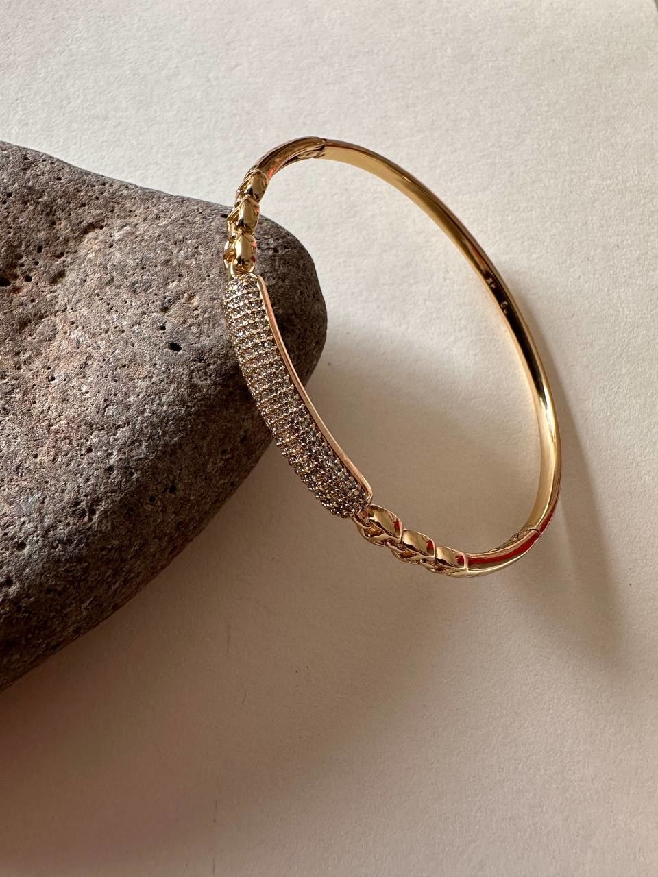 Vip Çelik 14 K Gold Renk Zirkon Taş Antialerjik Lazer Kesim Kelepçe Bileklik Genişlik 6 cm.