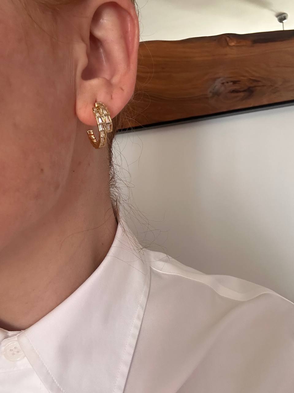 Vip Seri Gold Renk 925 K Gümüş Kaplama Zirkon Taşlı Yarım Halka Küpe En Boy 2 cm.