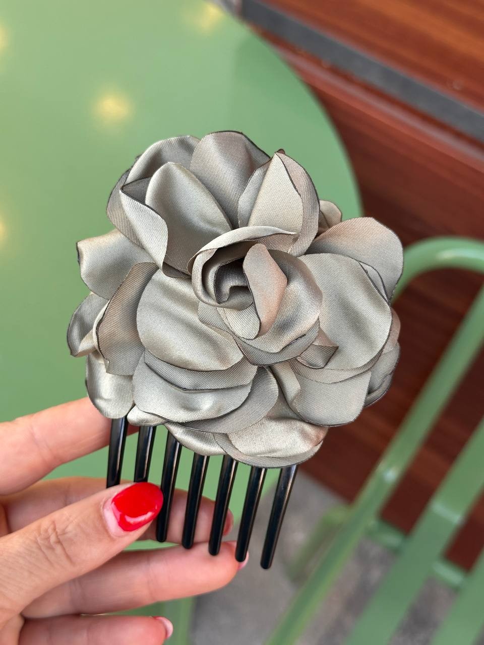 Haki Gül Figürlü Siyah Taraklı Toka Genişlik 11 cm. Uzunluk 13 cm.