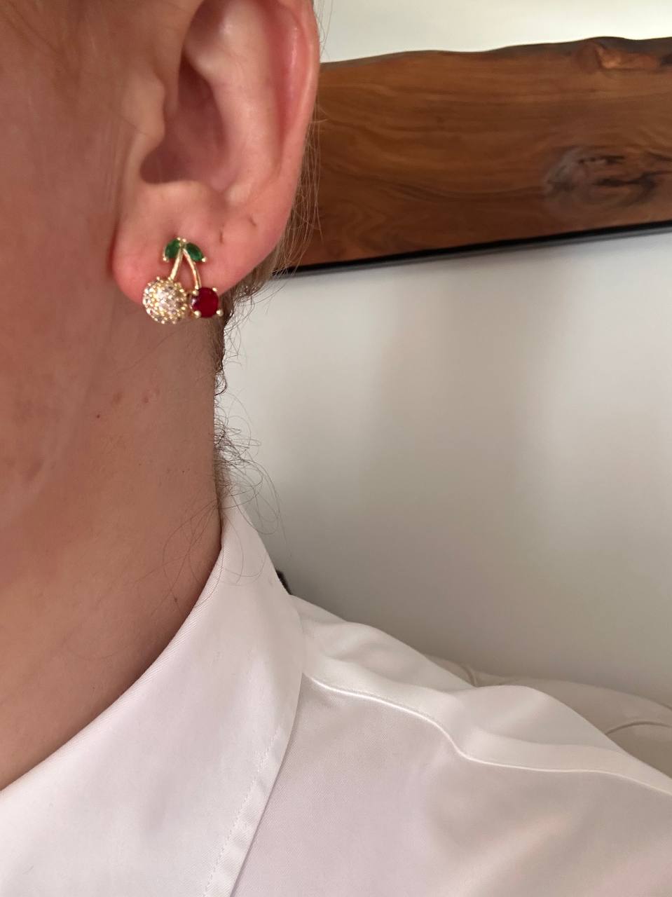 Vip Seri Gold Renk Zirkon Taşlı Kiraz Tasarım Rodyum Kaplama Küpe En Boy 1,2 cm.