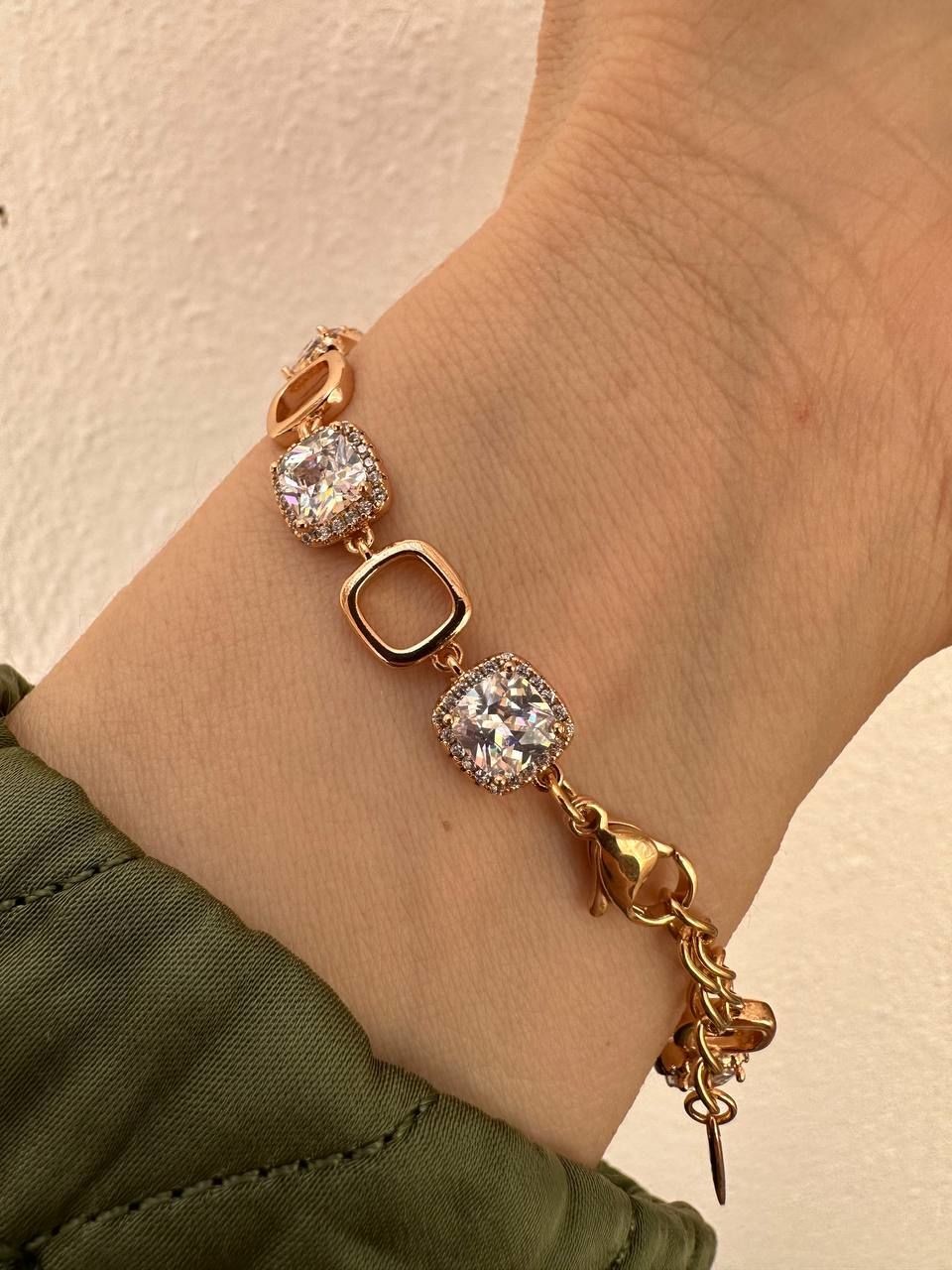 Vip Çelik Gold Renk Zirkon Taş Antialerjik Premium Seri Bileklik Uzunluk Min. 17,5 cm. Max. 21 cm. Taş Genişlik 8 mm.