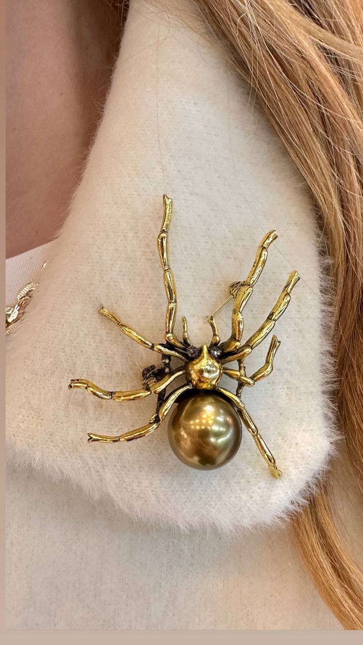 Metal Gold Renk Örümcek Figürlü Broş / Yaka İğnesi En Boy 6,5 cm.