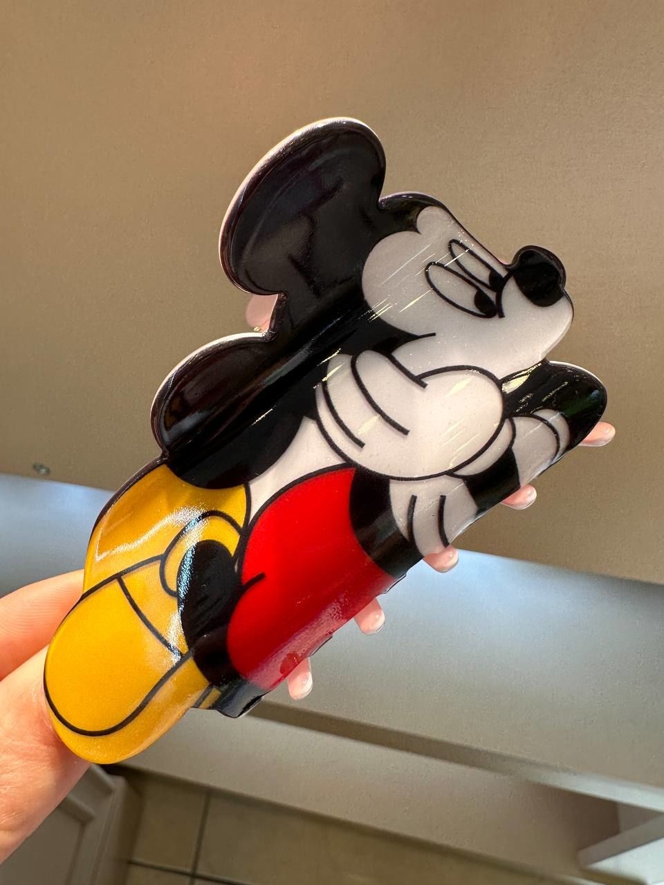 Renkli Mickey Mouse Figürlü Kemik Mandal Toka Uzunluk 10 cm. Genişlik 5 cm.