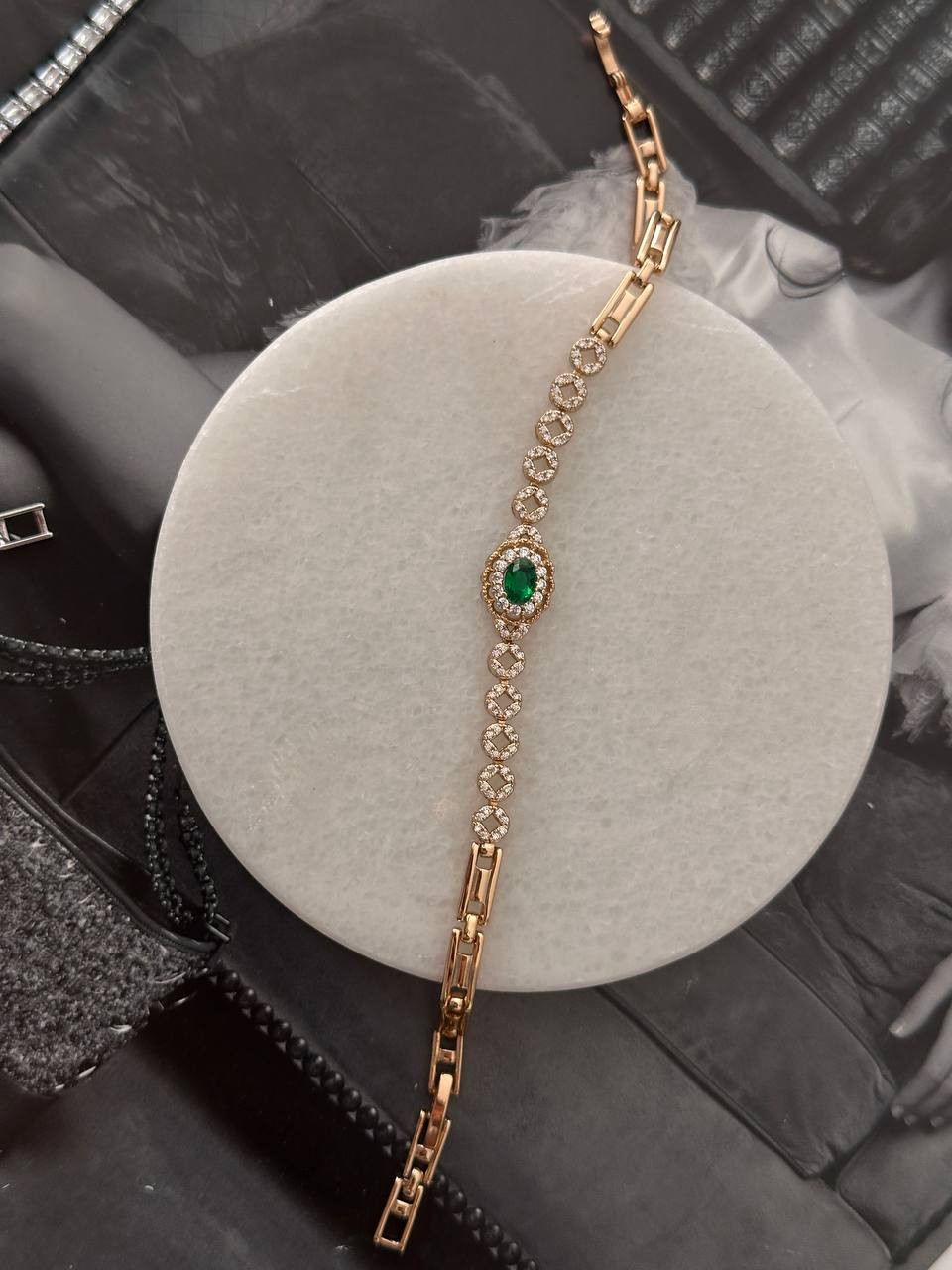 Vip Çelik Roze Gold Renk Zirkon Beyaz ve Yeşil Taşlı Antialerjik Tasarım Bileklik Uzunluk 16,5 cm. Ek Klipsle 18,5 cm.