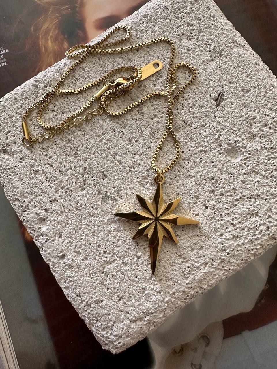 Paslanmaz Çelik Gold Renk Kutup Yıldızı Sallantılı Kolye Uzunluk 45 cm.