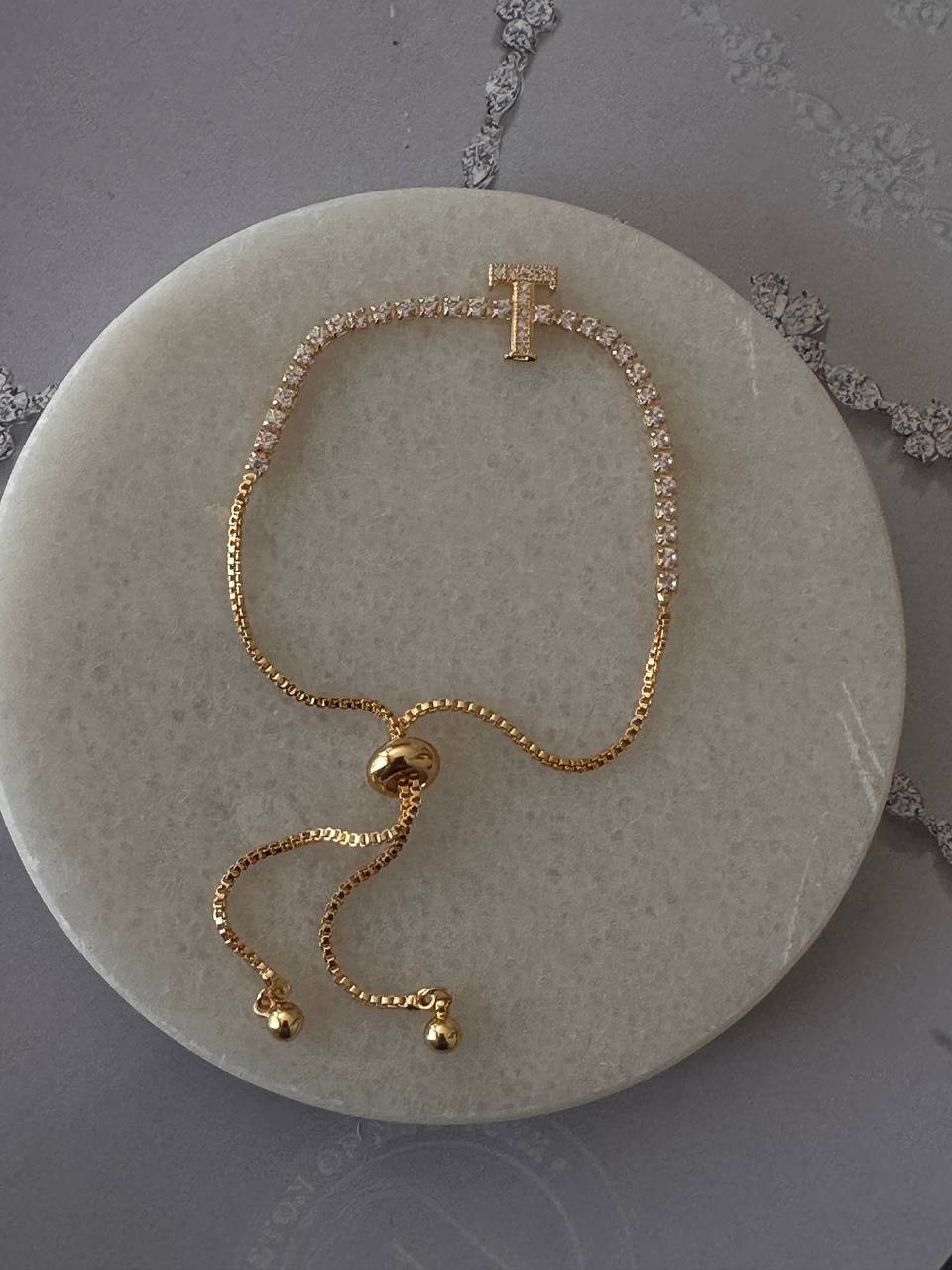 Gold Renk Zirkon Taşlı Rodyum Kaplama ( T ) Harfli Su Yolu Asansör Bileklik