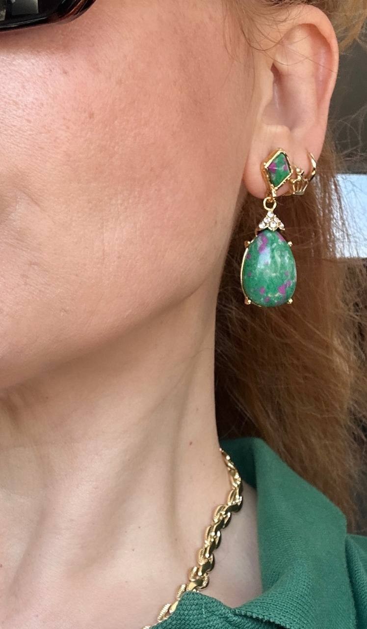 Vip Seri Gold Renk Zirkon Taşlı Rodyum Kaplama Yeşil Damla Taş Sallantılı Küpe Uzunluk 4,5 cm.