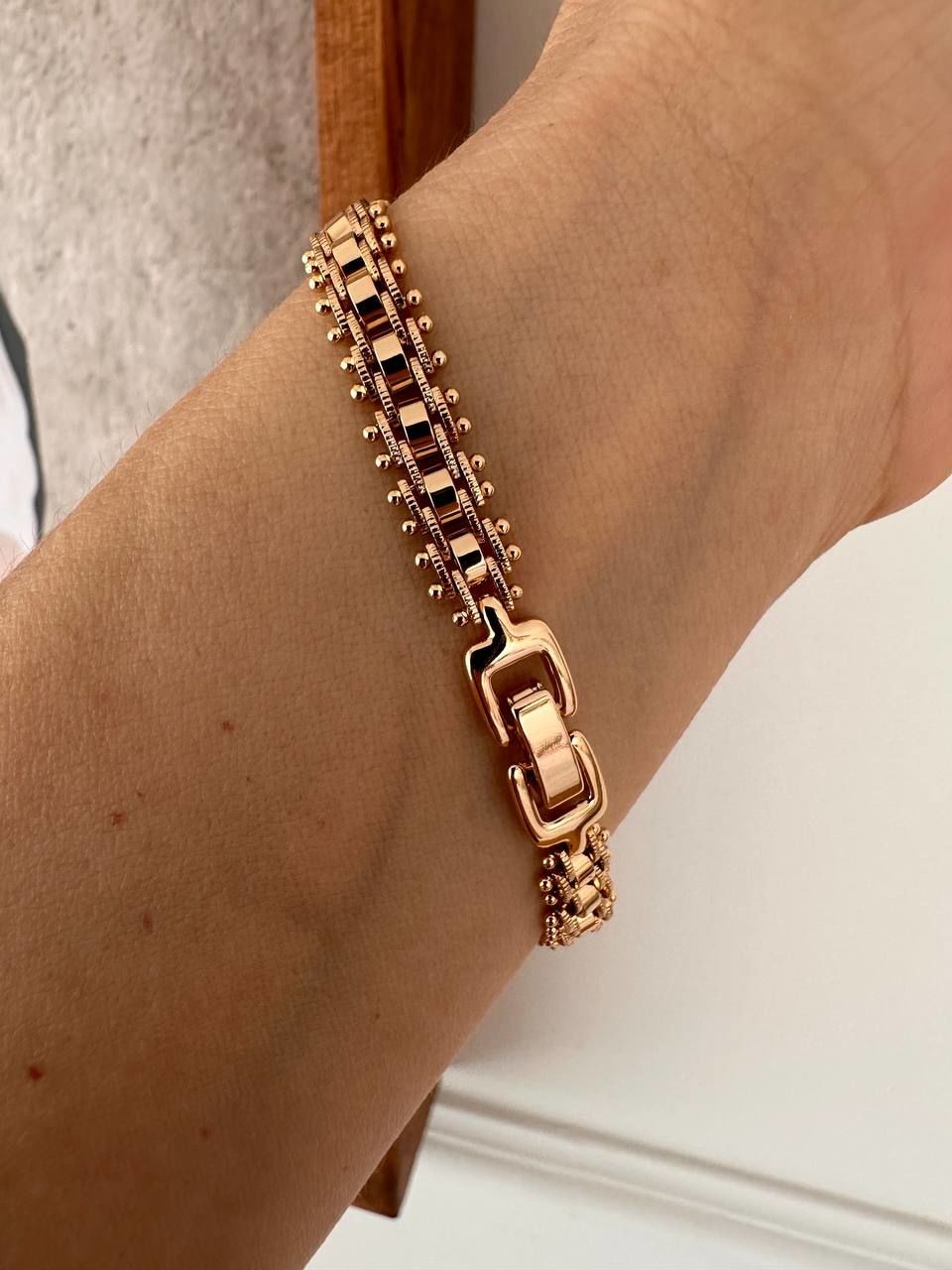 Vip Çelik Gold Renk Lazer Kesim Antialerjik Bileklik Uzunluk 18,5 cm. Genişlik 1 cm.