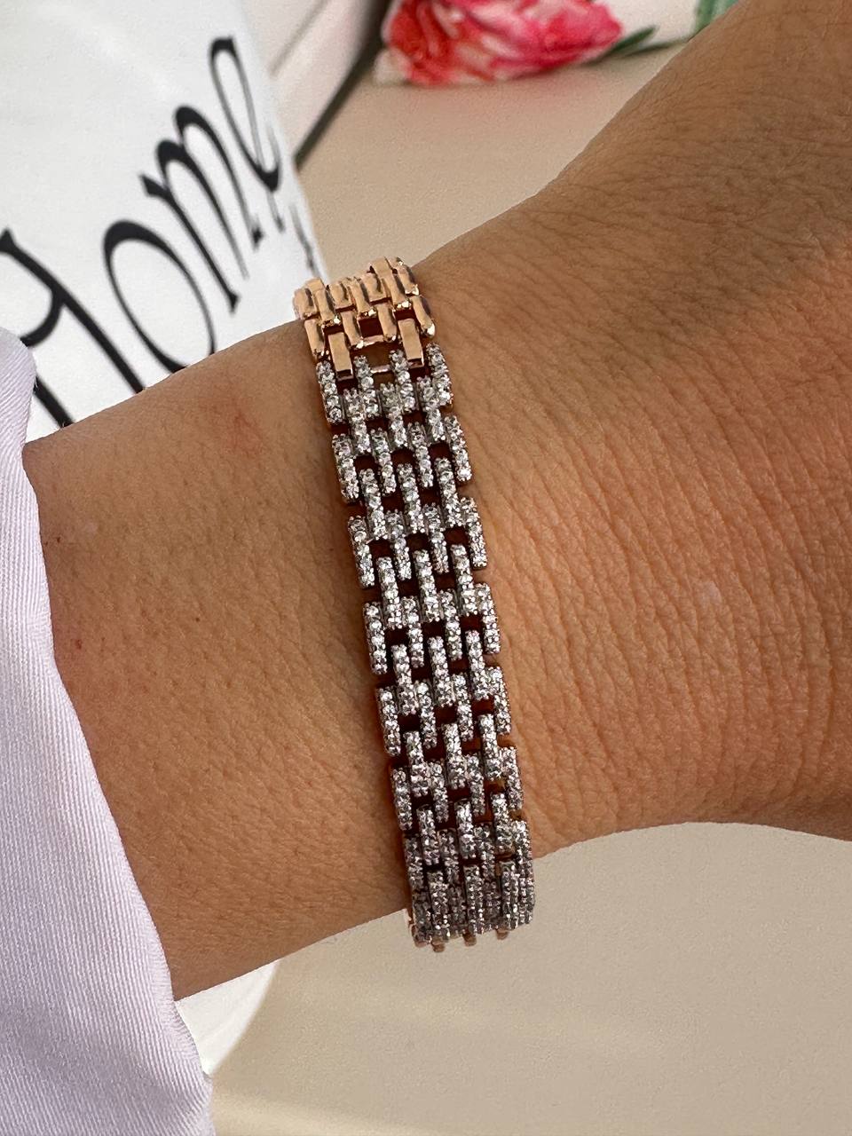 Vip Çelik Gold Renk Zirkon Taşlı Premium Seri Bileklik Uzunluk 17 cm. Ek Klipsle 19 cm. Kalınlık 1 cm.