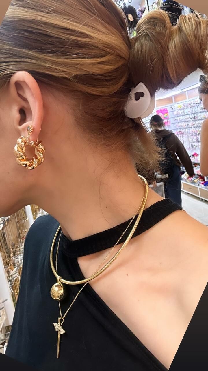 Gold Renk Rodyum Kaplama Top Sallantılı Kolye Uzunluk 43 cm.