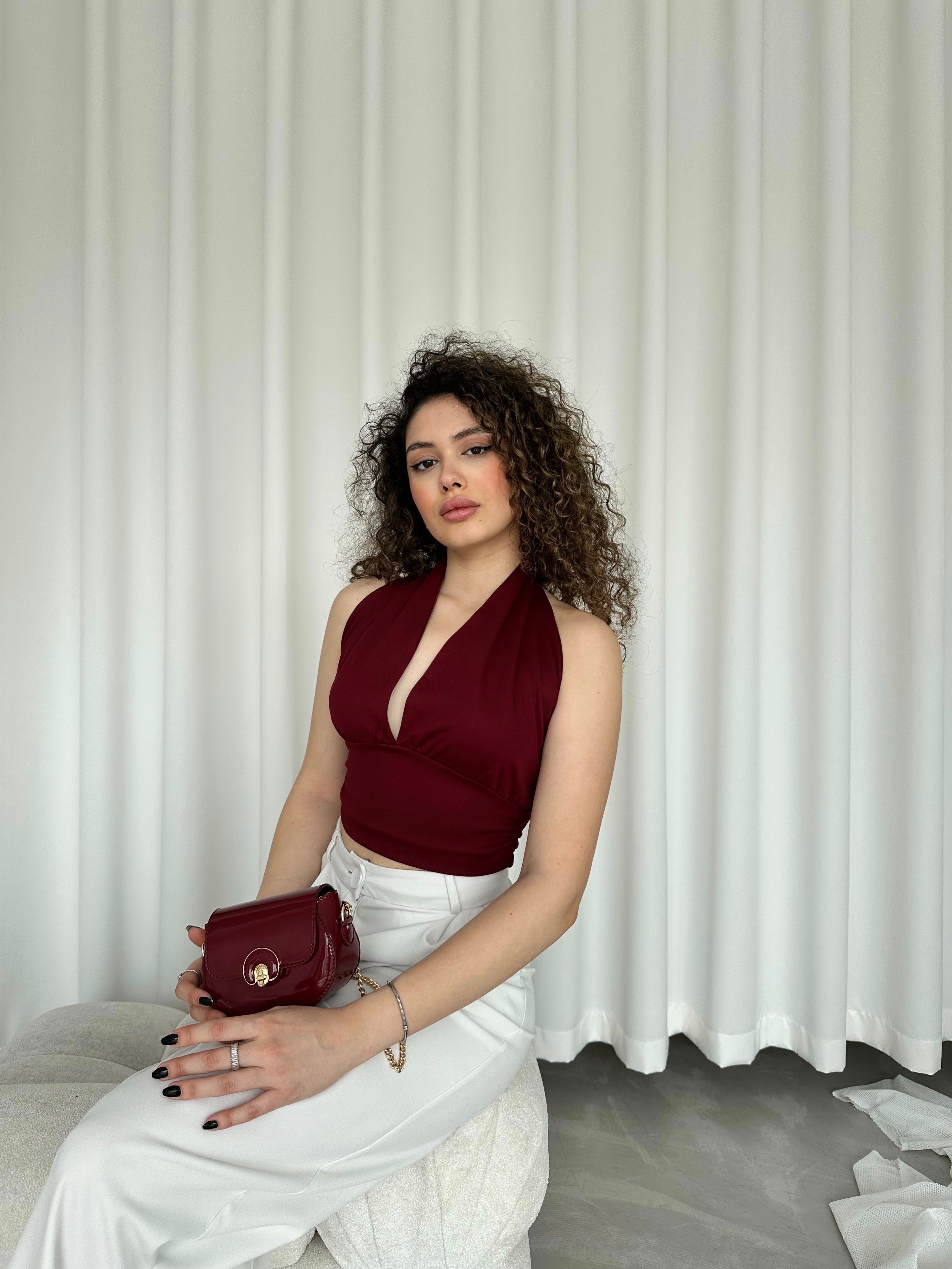 Boyundan Bağlamalı Fitted Crop Örme Bluz - Bordo