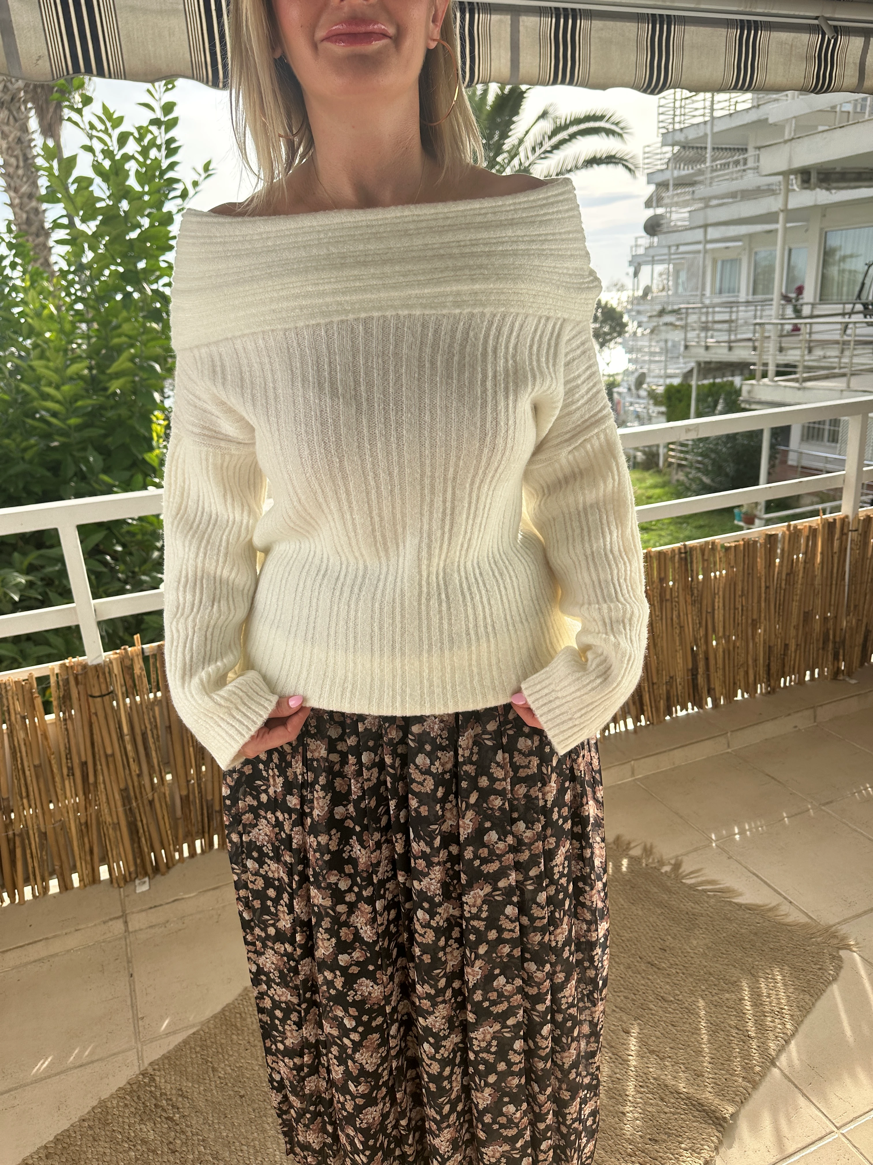 Madonna yaka triko kırık beyaz 