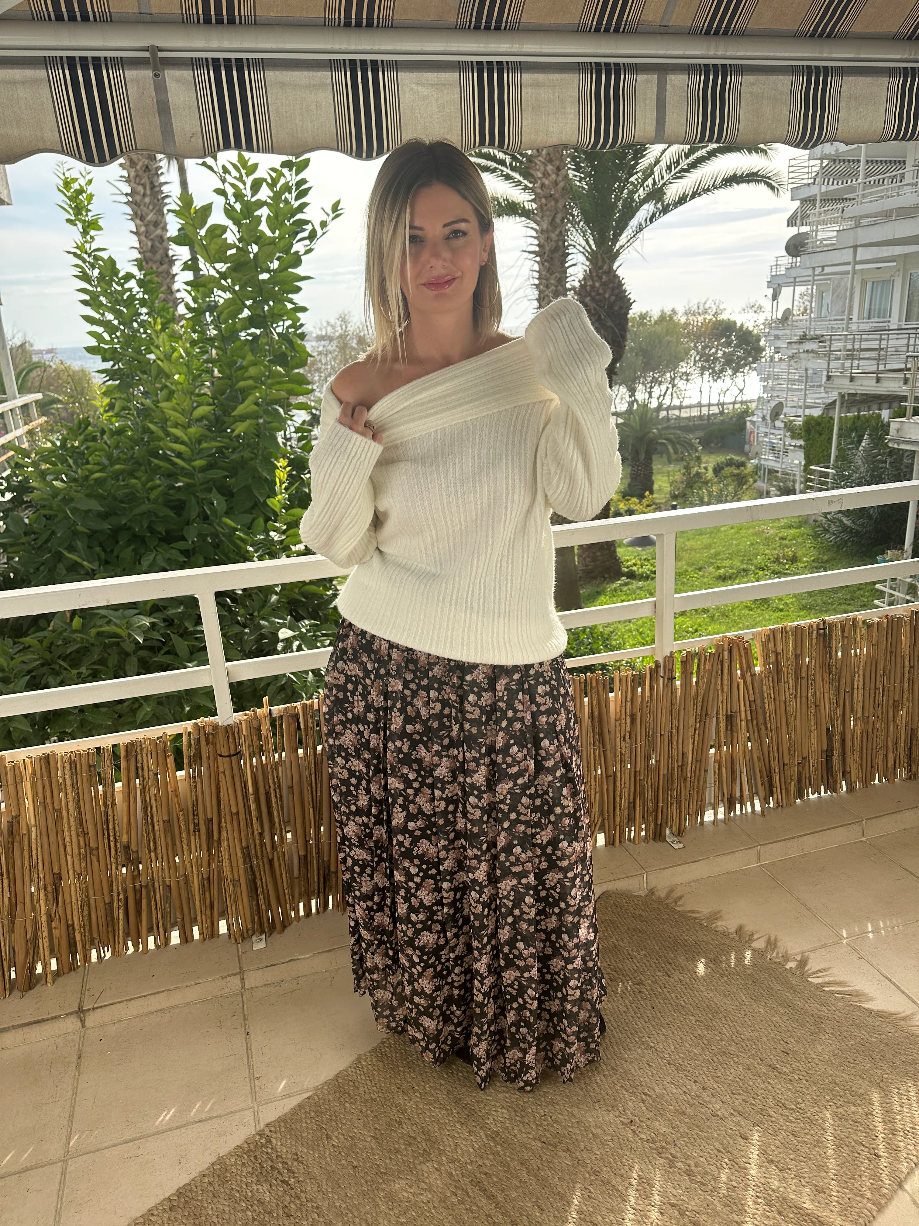 Madonna yaka triko kırık beyaz 