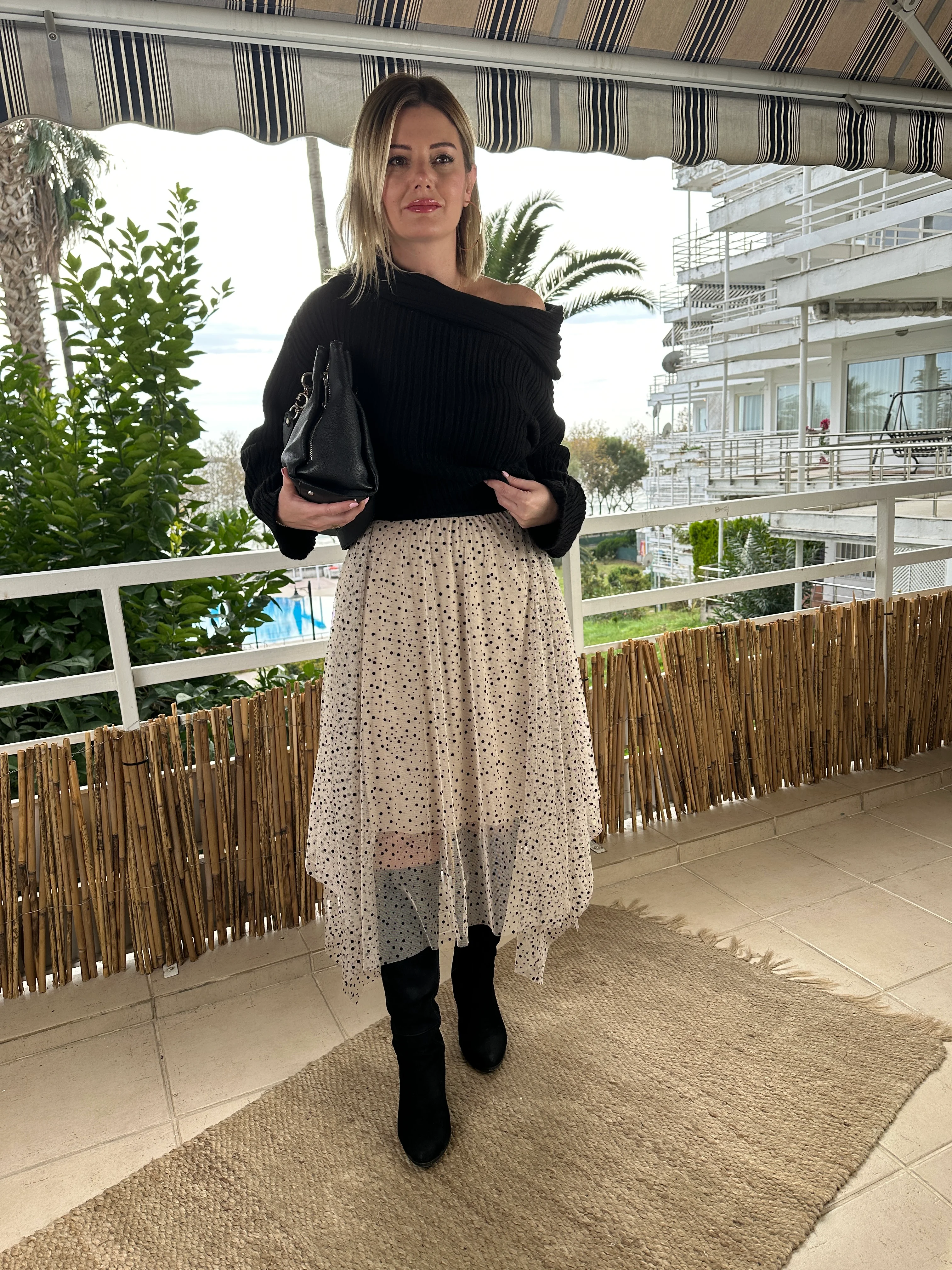 Madonna yaka triko siyah 