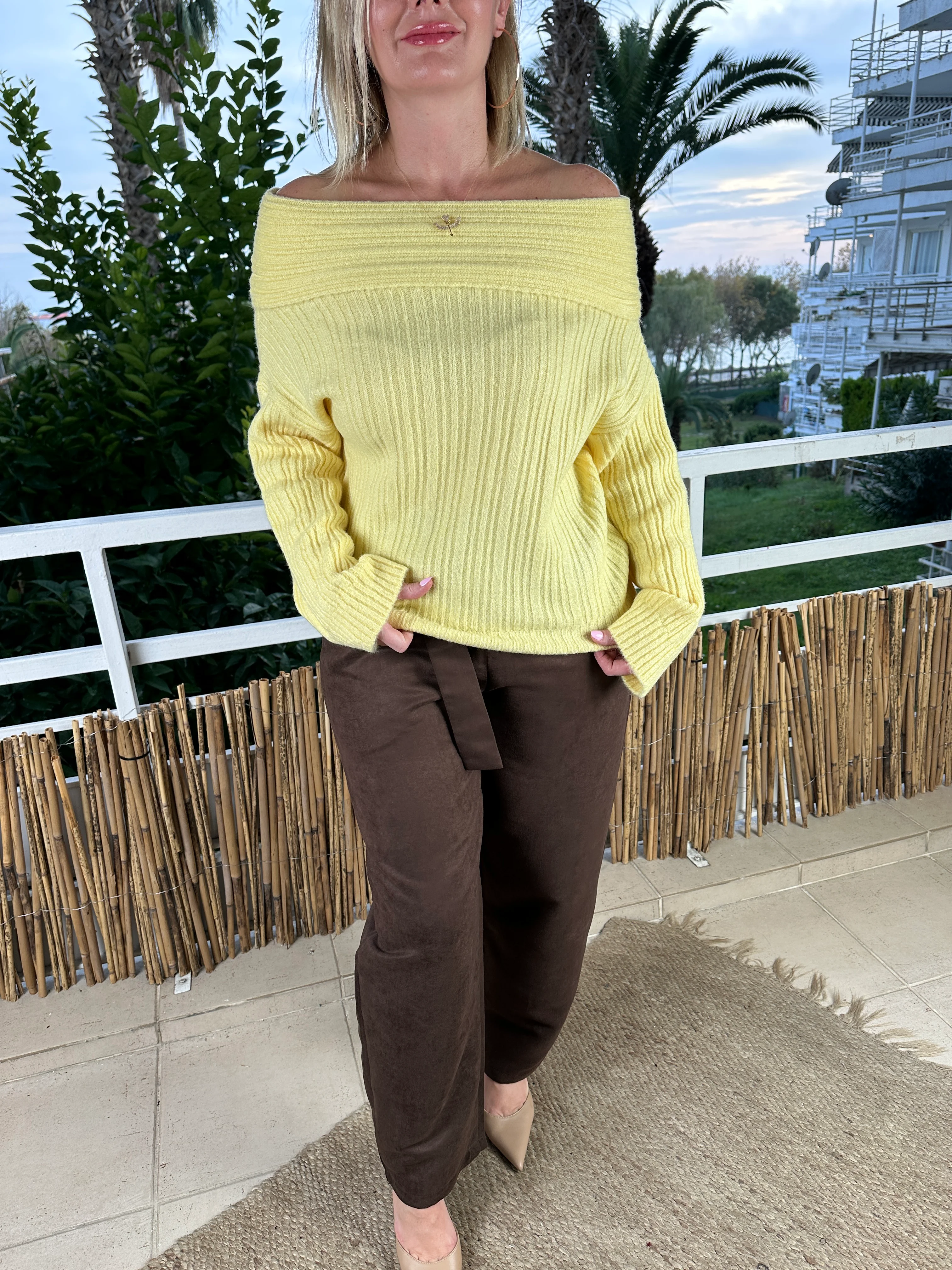 Madonna yaka triko sarı 