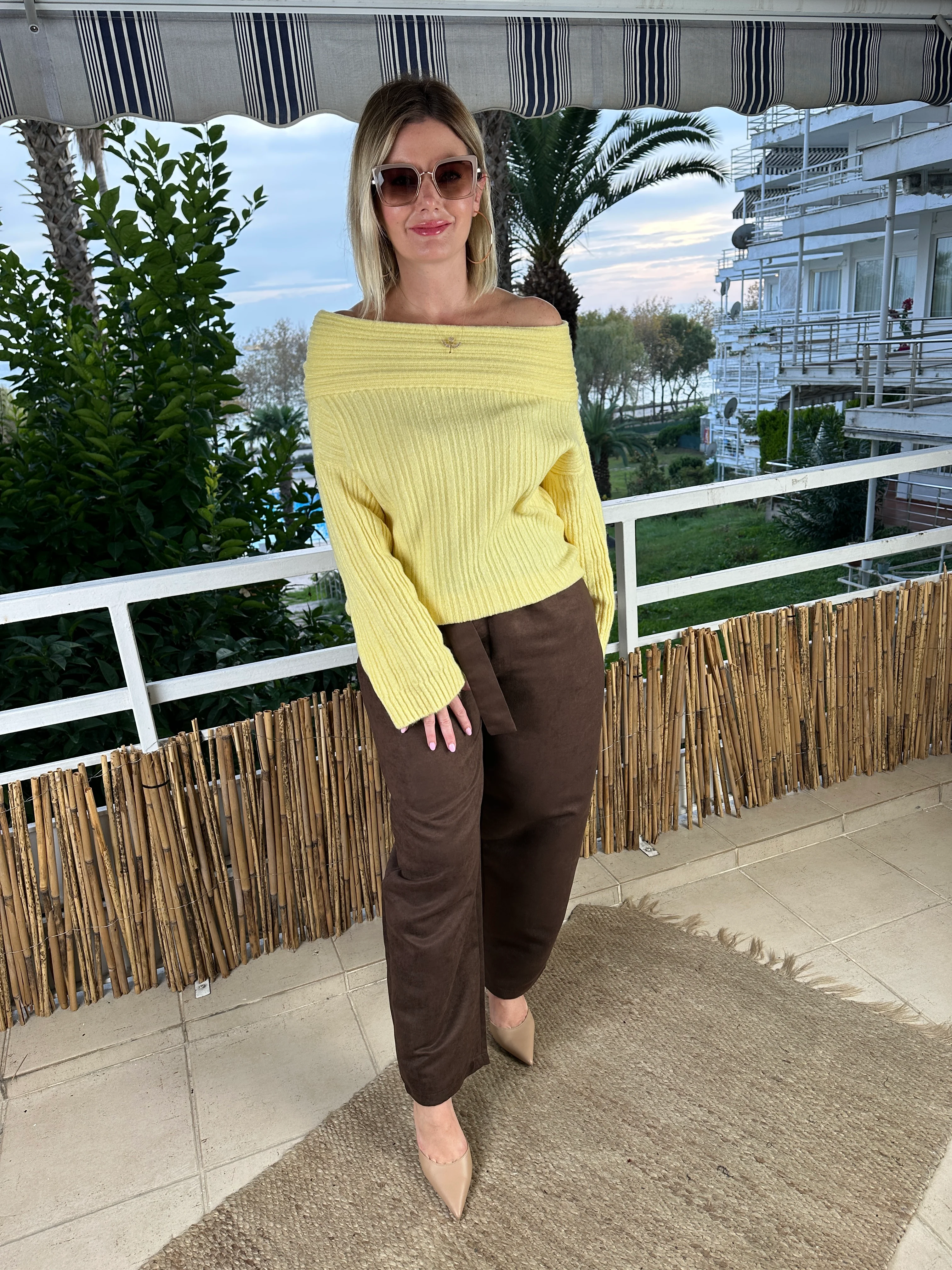 Madonna yaka triko sarı 