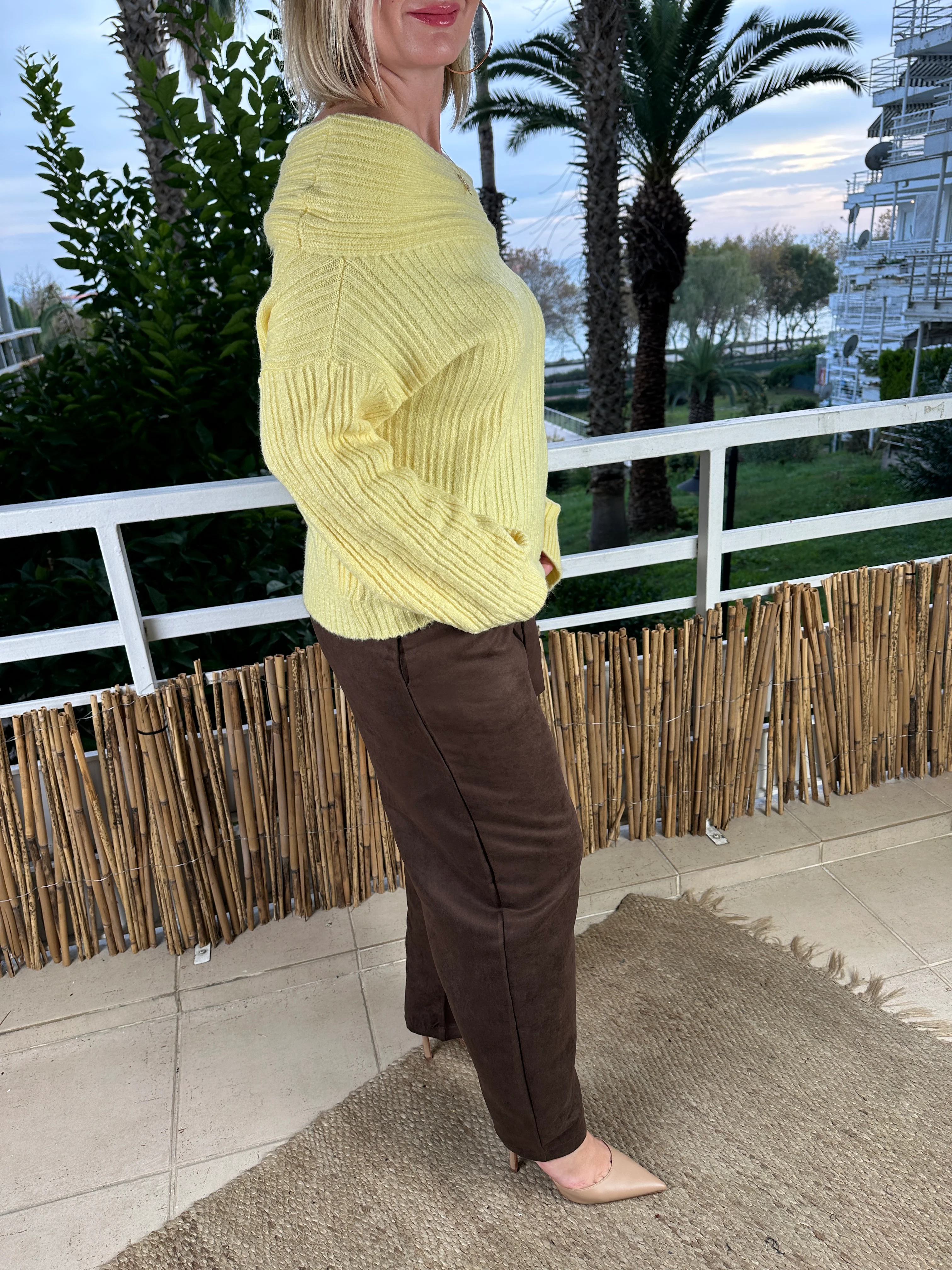 Madonna yaka triko sarı 