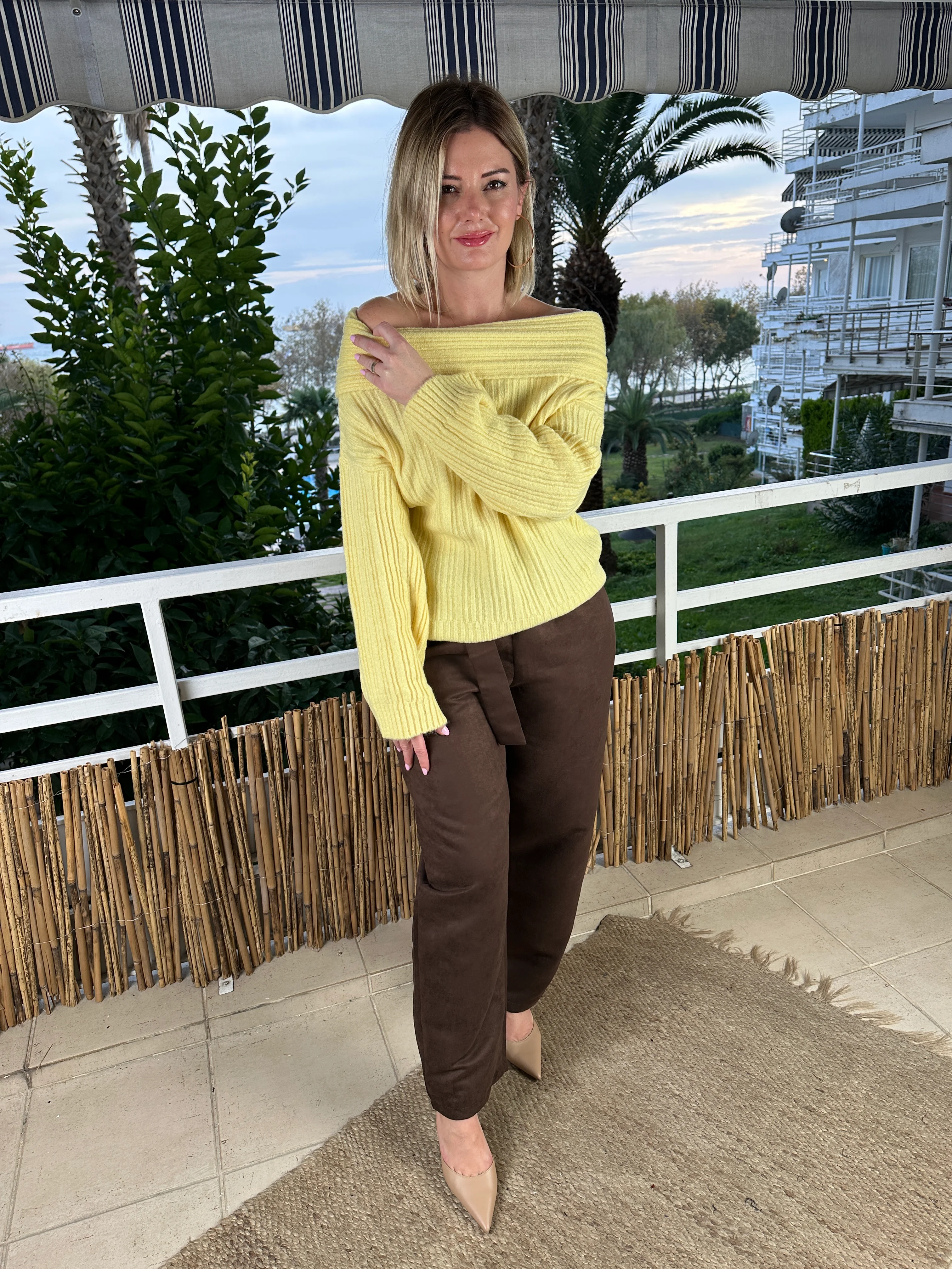 Madonna yaka triko sarı 