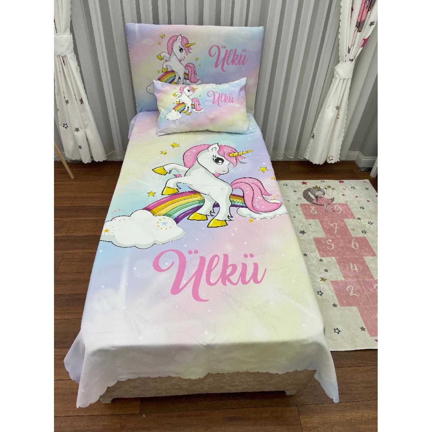 Unicorn Pony At İsimli Çocuk Odası Yatak Örtüsü