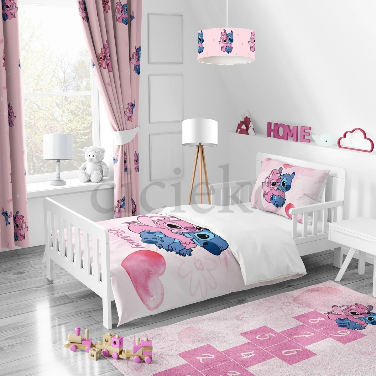 Pembe Stitch 5'li Set Halı, Perde, Nevresim, Avize, Kırlent Kılıfı