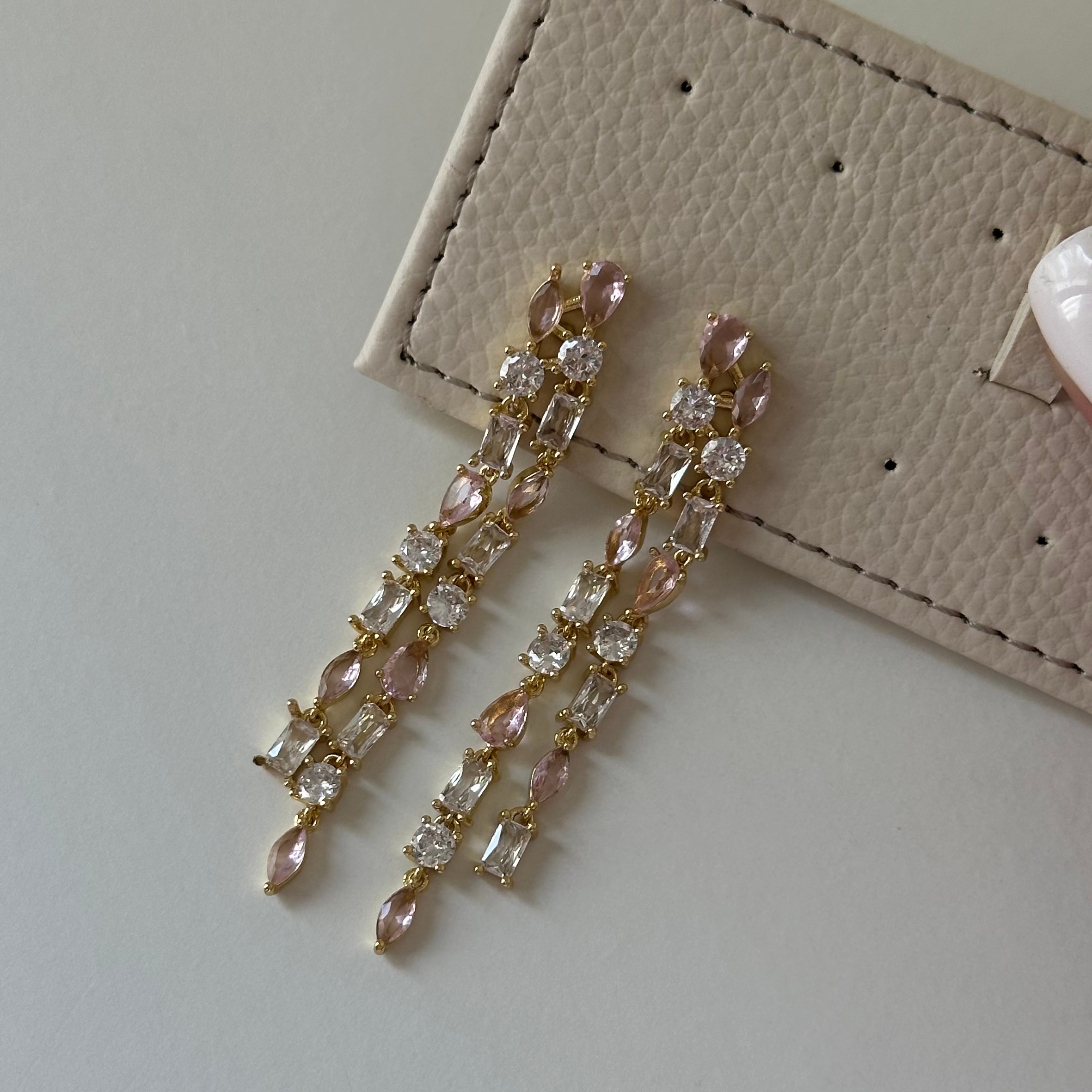 Zirkon Pembe Taş Gold Küpe
