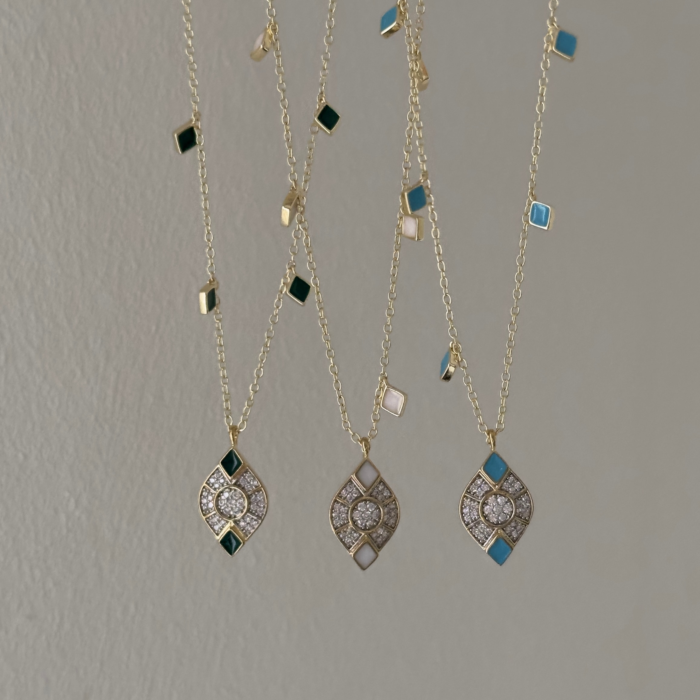 Özel Seri 14k Gold Renkli Pul Detay Kolye