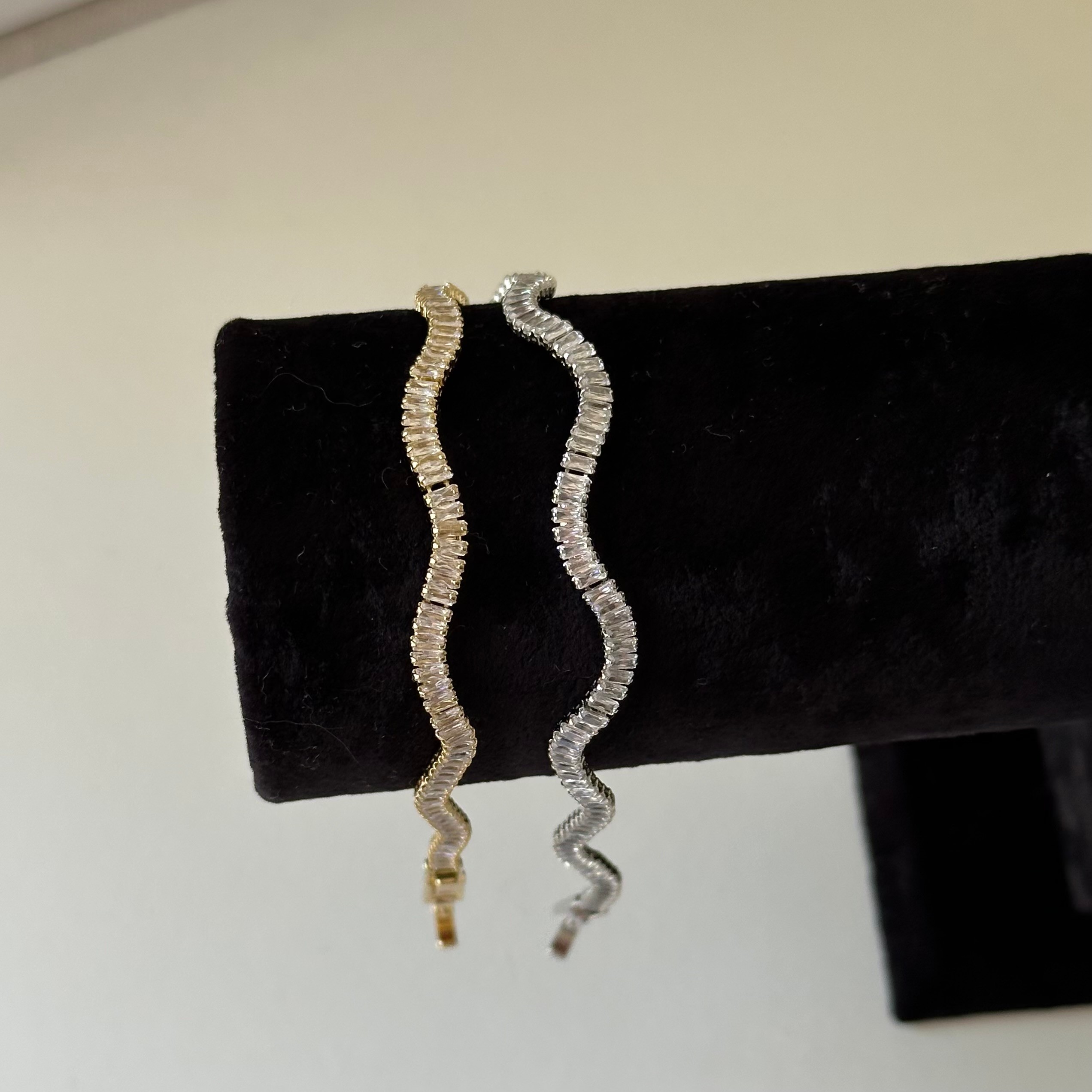 Vip 14k Baget Taş Kıvrım Bileklik
