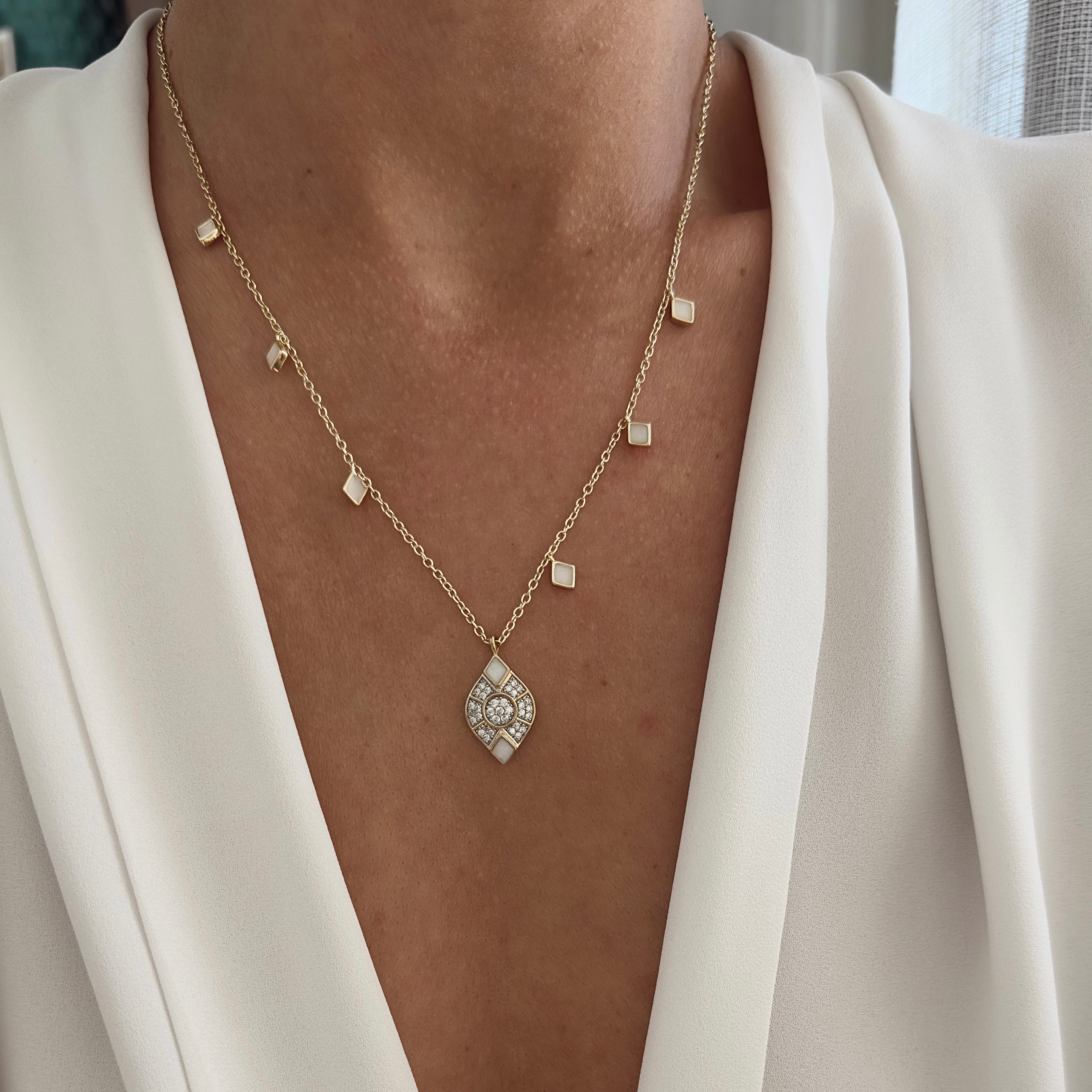 Özel Seri 14k Gold Renkli Pul Detay Kolye
