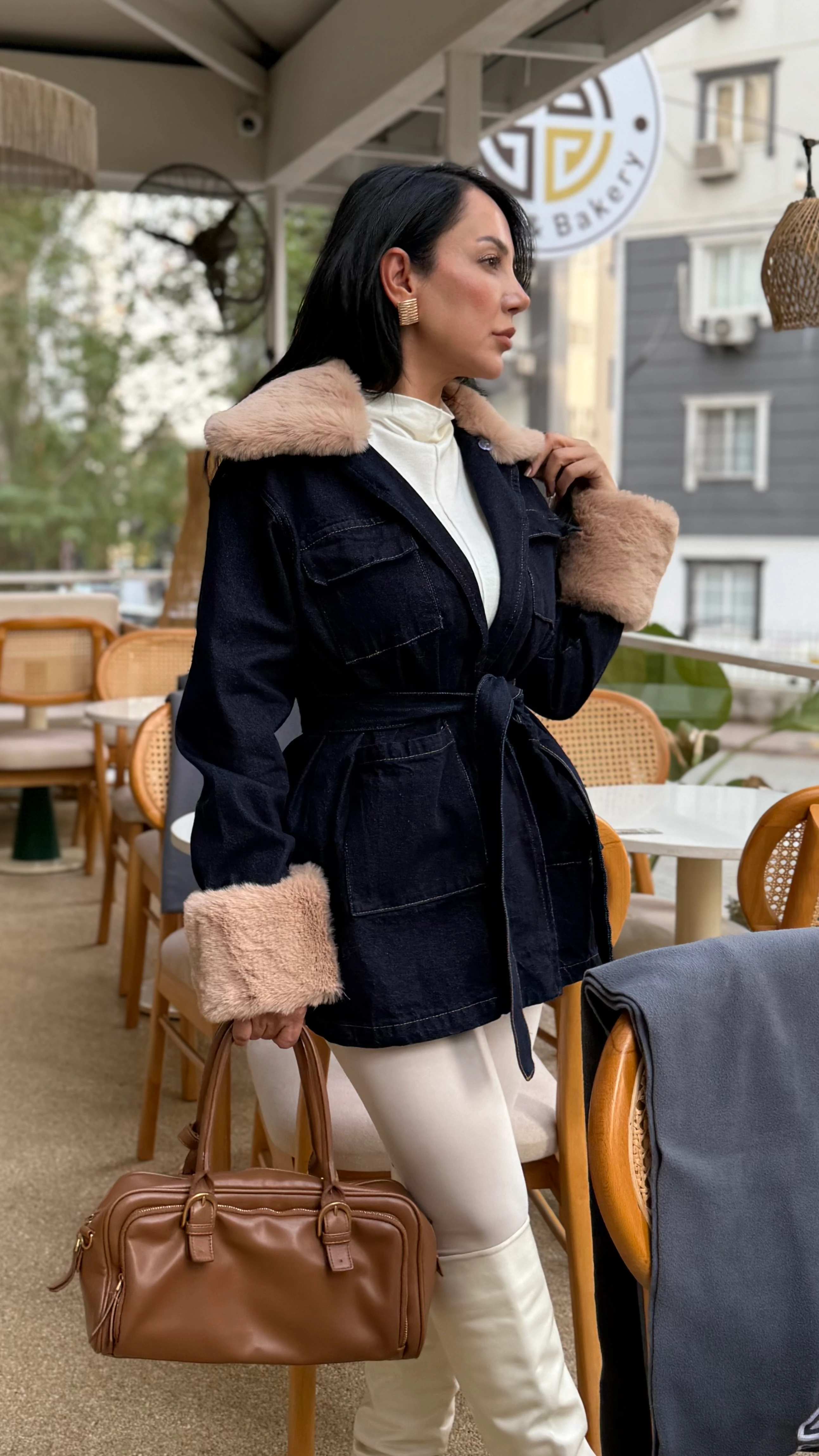 KÜRKLÜ KUŞAKLI DENİM CEKET