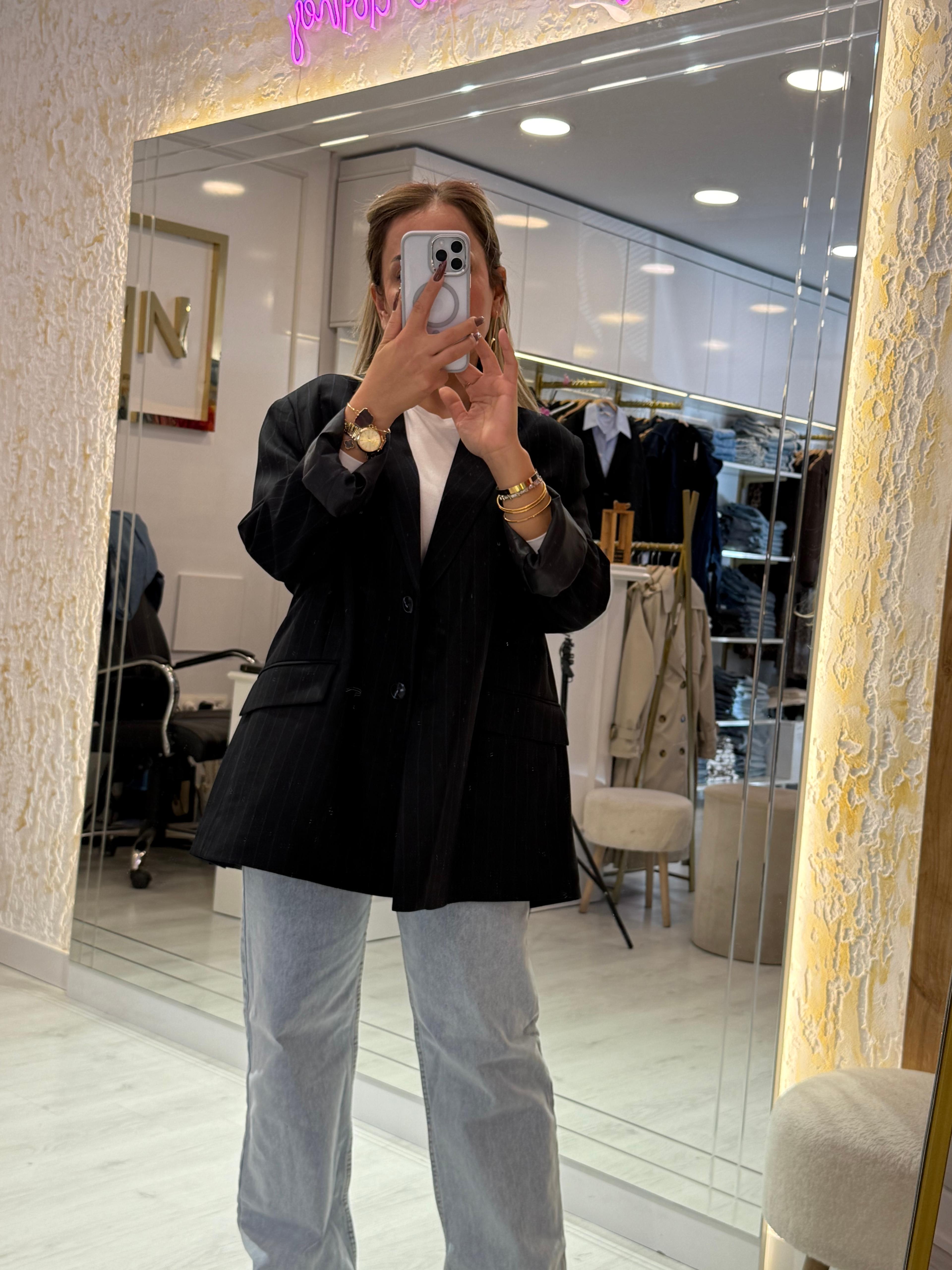 Oversize Siyah Çizgili Blazer