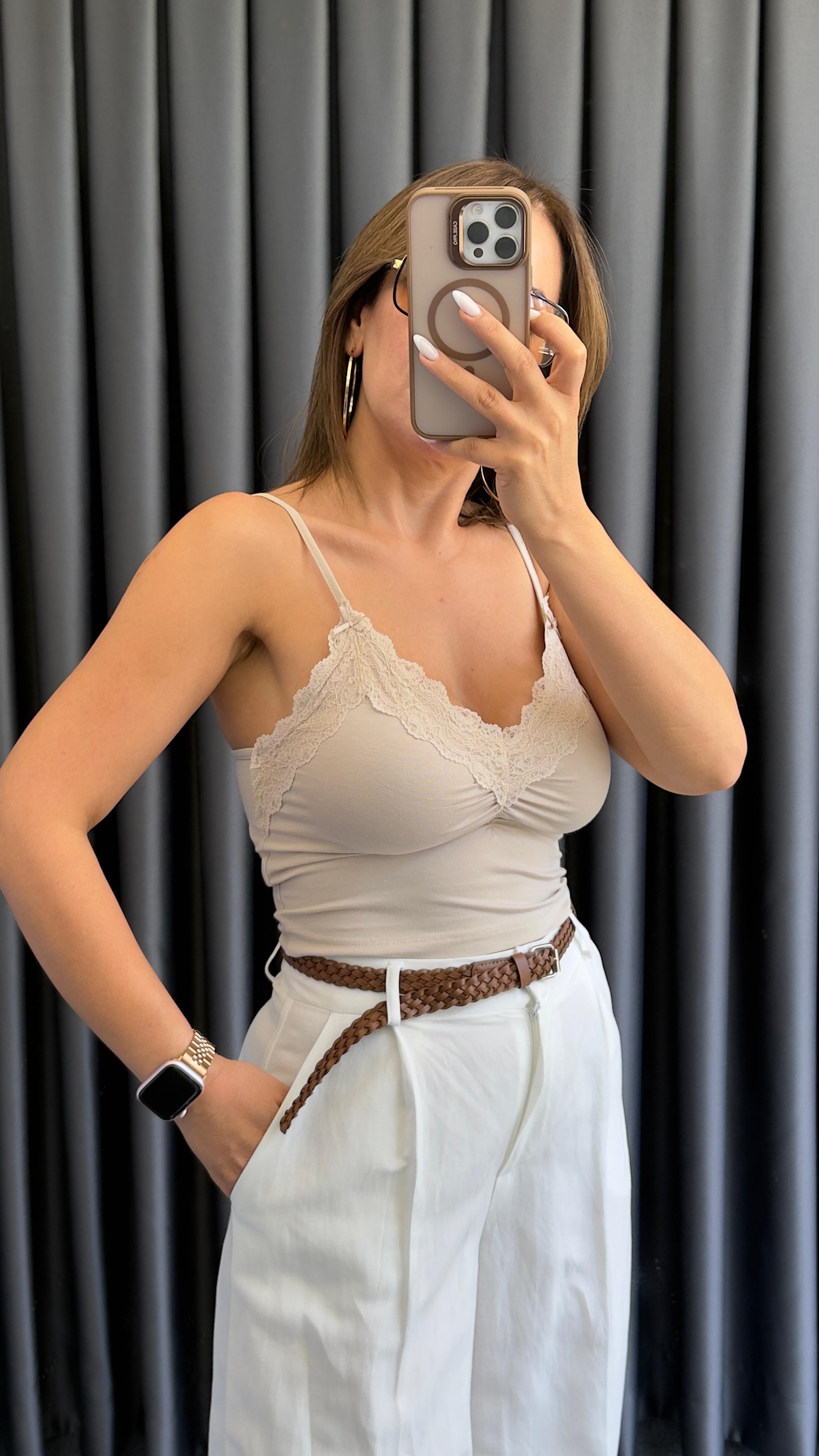 DANTEL DETAYLI İNCE ASKILI CROP TOP